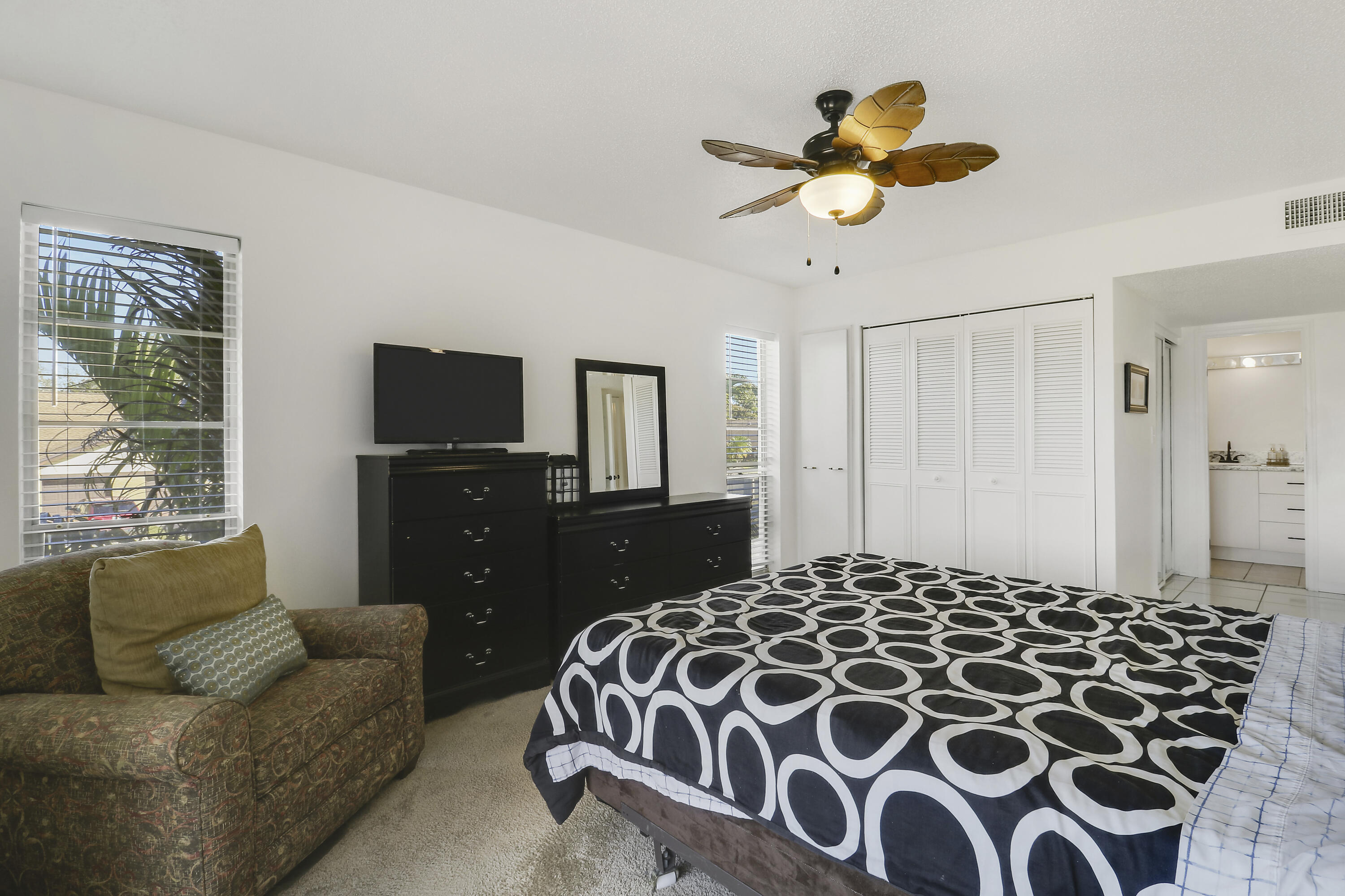 7 GREENWAY #202, Royal Palm Beach FL 33411