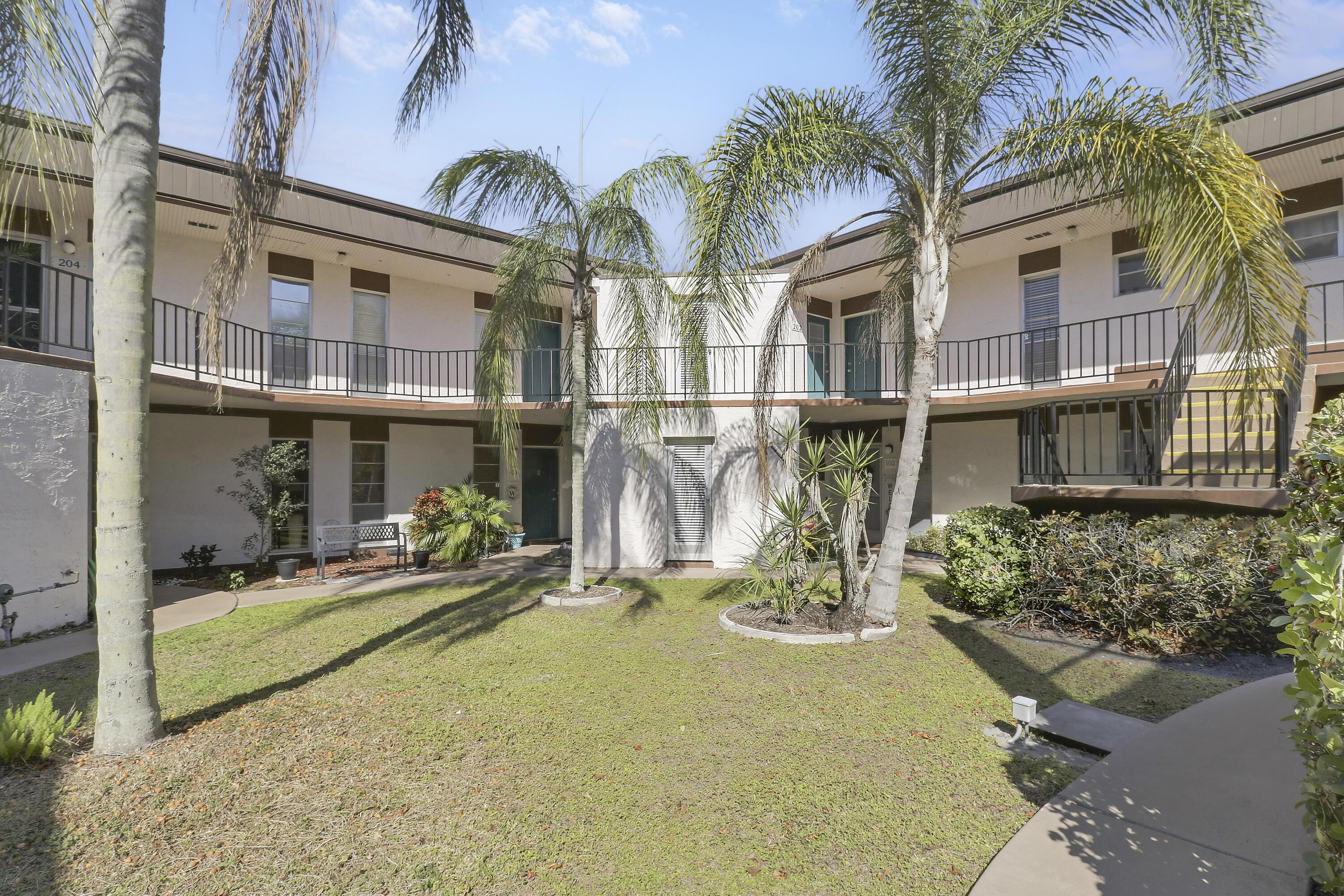 7 GREENWAY #202, Royal Palm Beach FL 33411