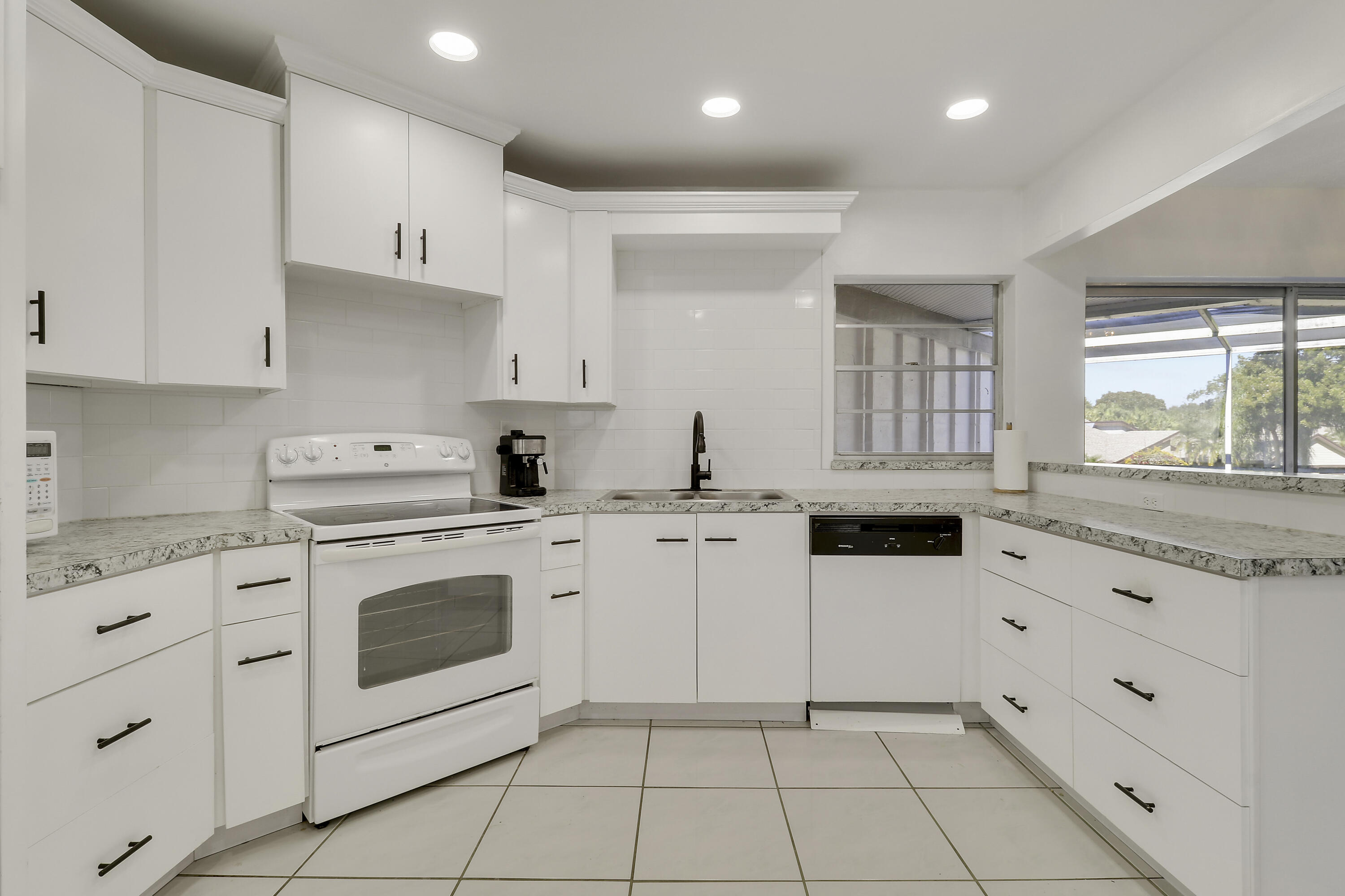 7 GREENWAY #202, Royal Palm Beach FL 33411