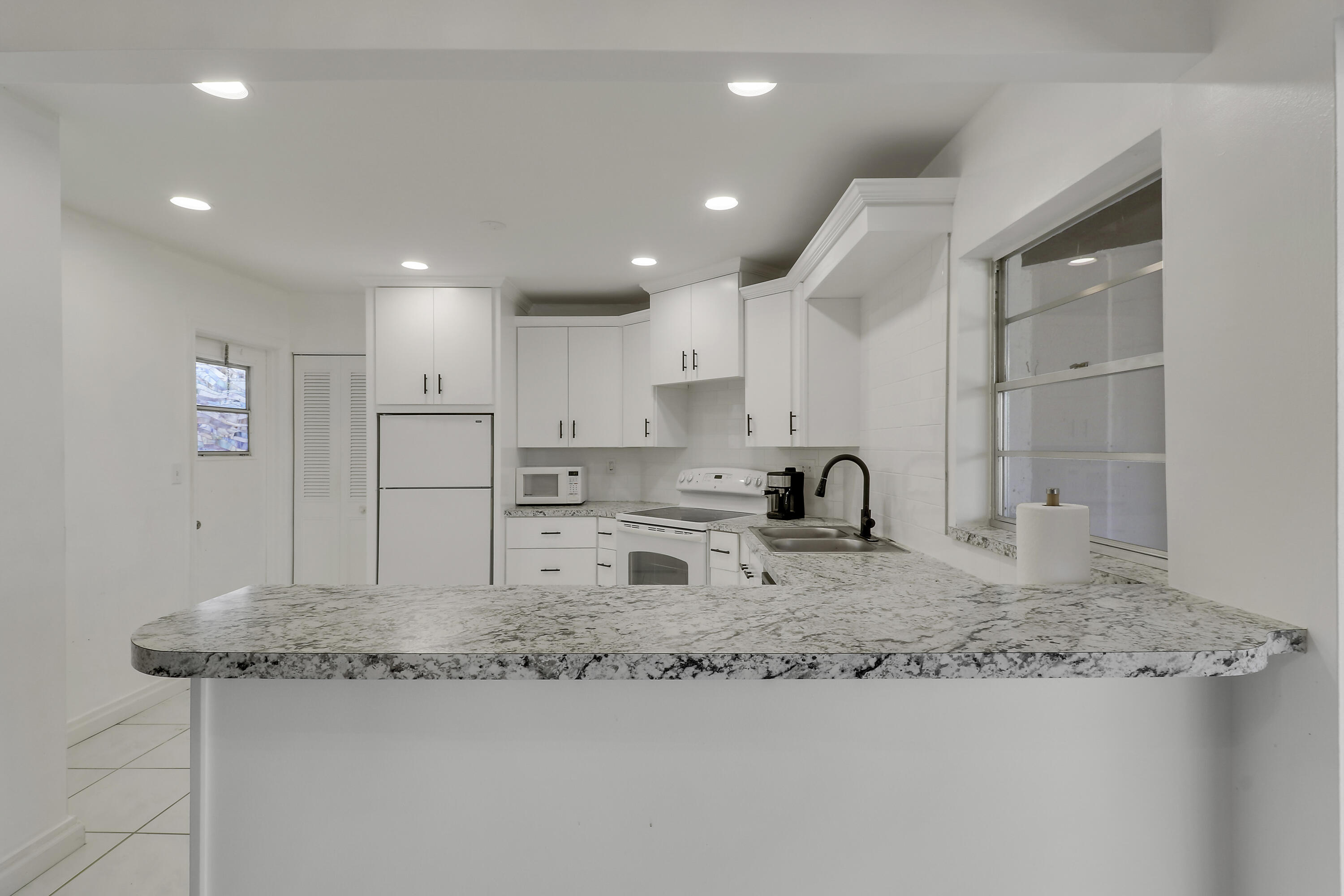 7 GREENWAY #202, Royal Palm Beach FL 33411