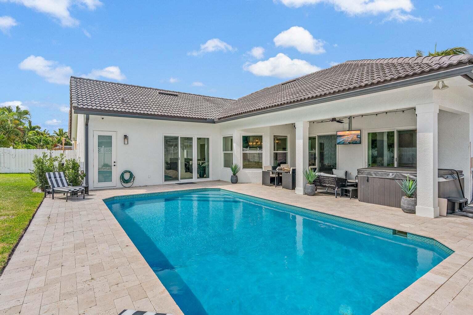 596 N Cypress, Tequesta FL 33469