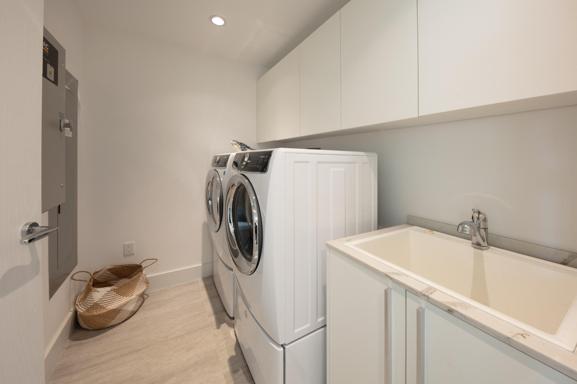 353 SUNSET #202, Fort Lauderdale FL 33301