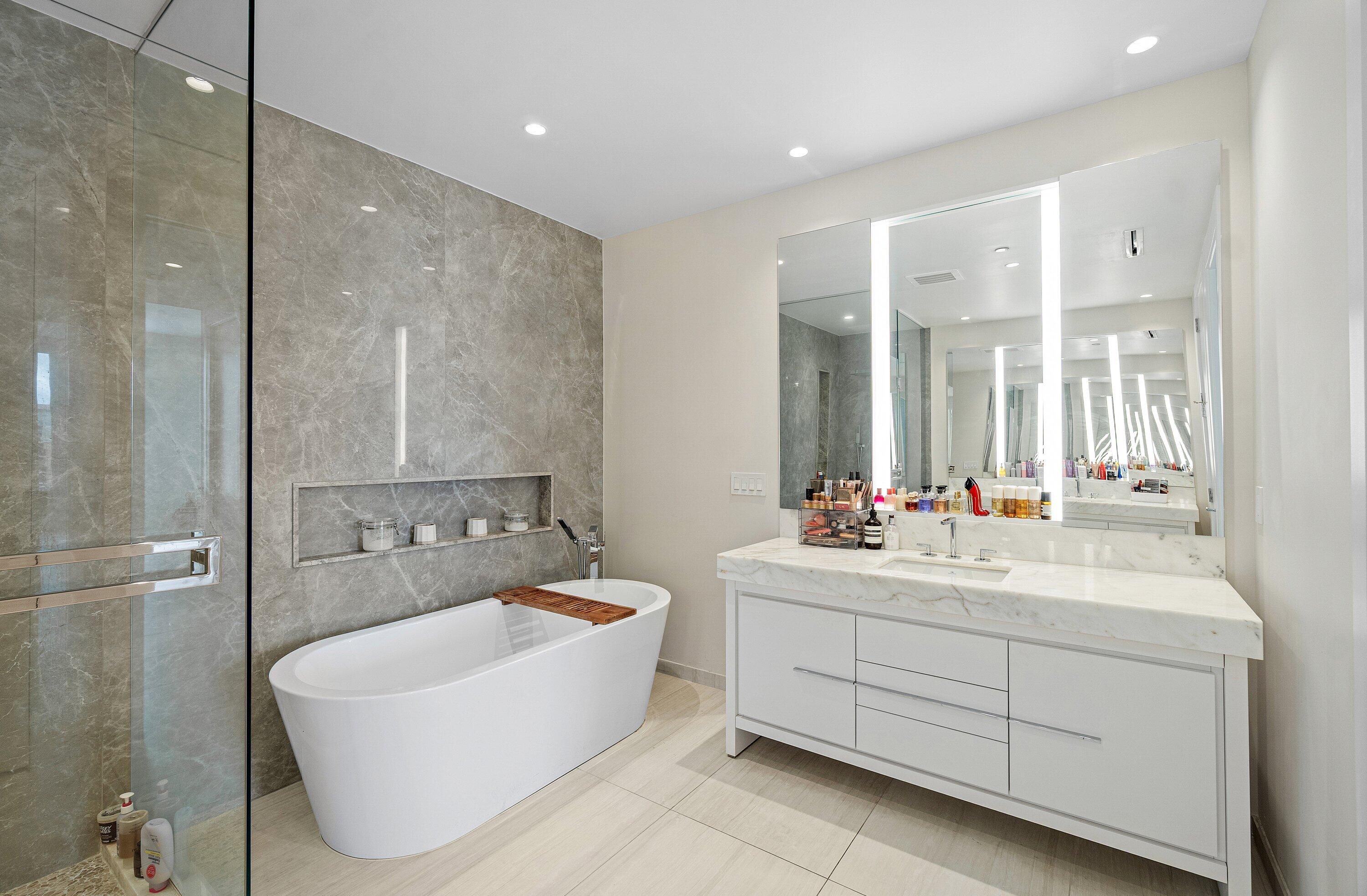 200 SE Mizner #810, Boca Raton FL 33432