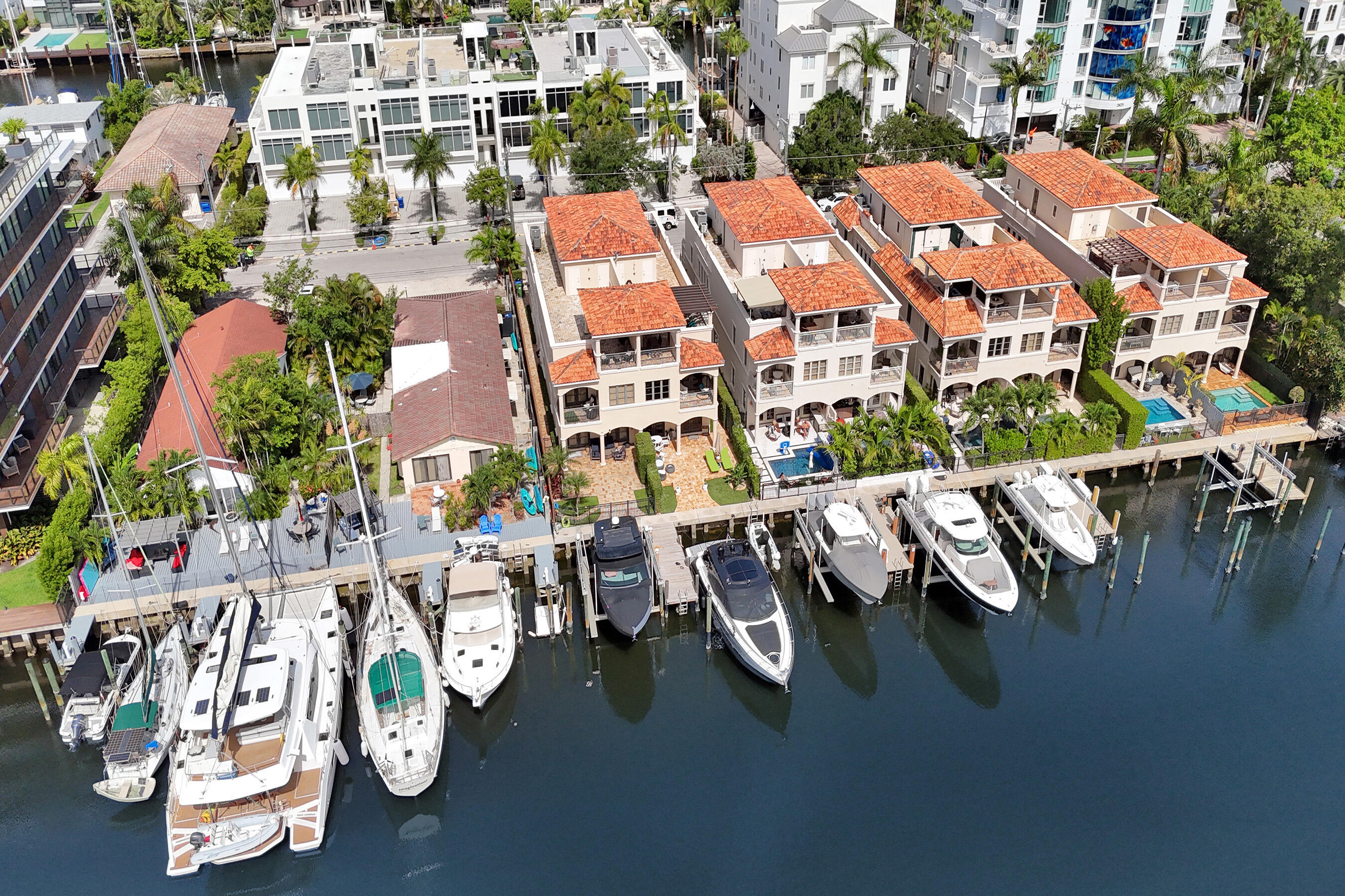 210 HENDRICKS, Fort Lauderdale FL 33301