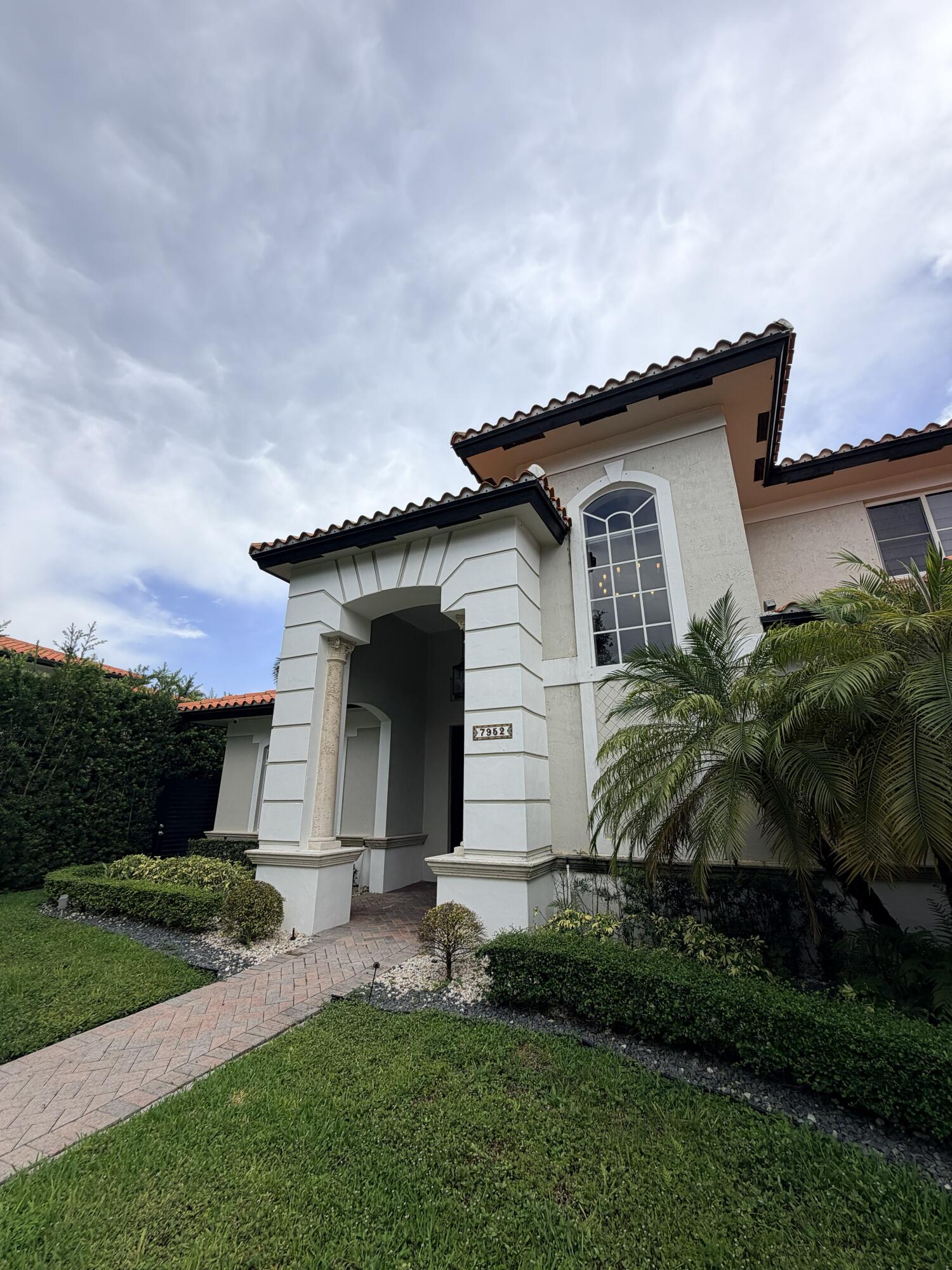 7952 NW 161ST, Miami Lakes FL 33016