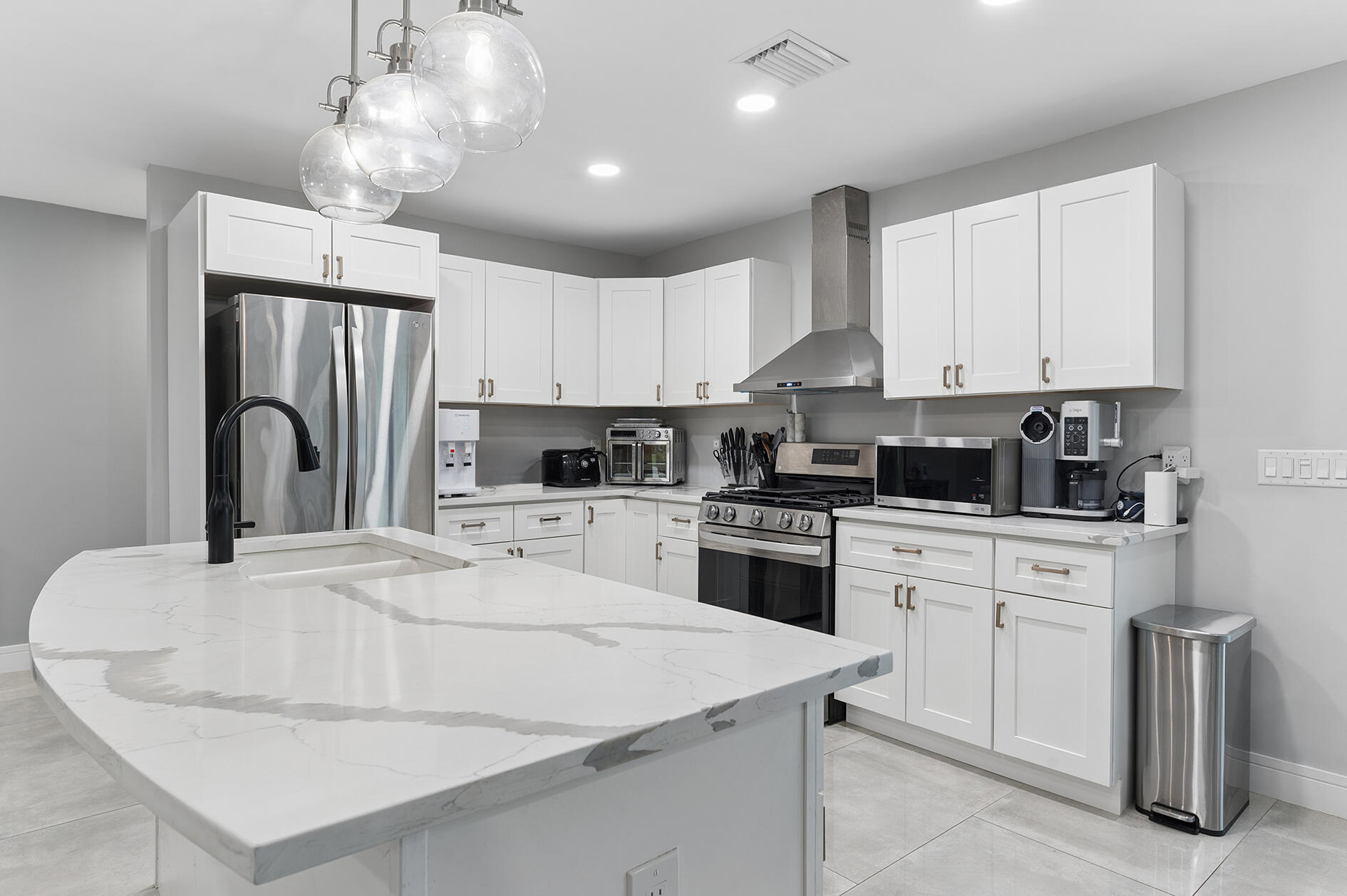 405 CHAPEL HILL, Boynton Beach FL 33435