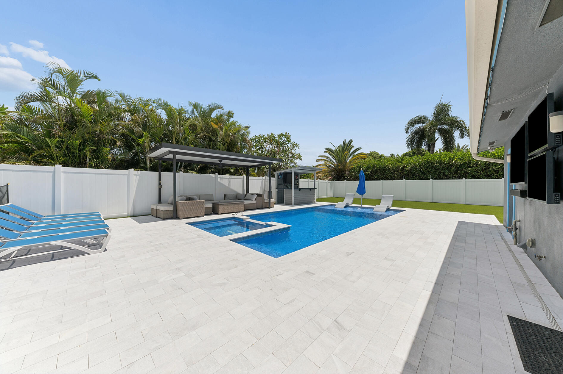 405 CHAPEL HILL, Boynton Beach FL 33435