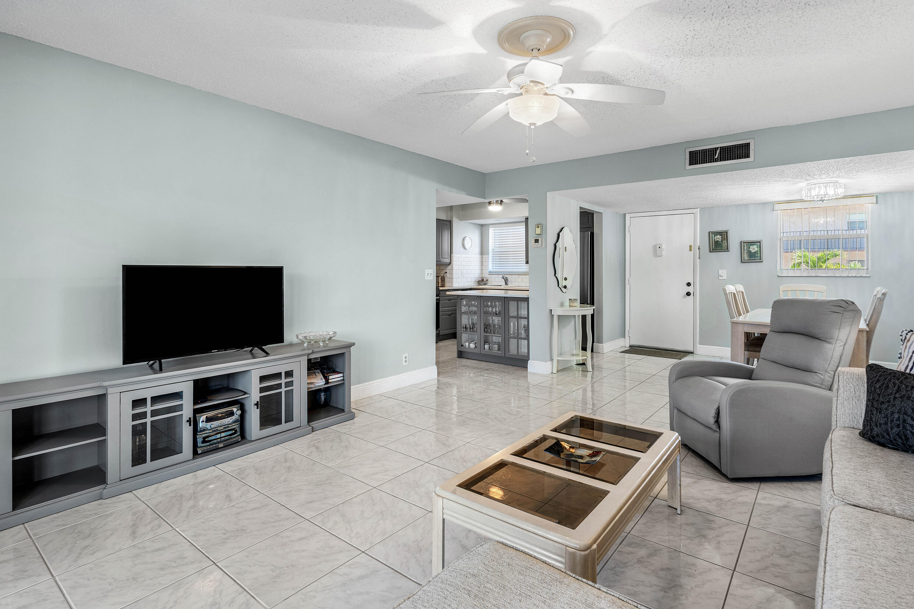 721 LORI #208, Palm Springs FL 33461