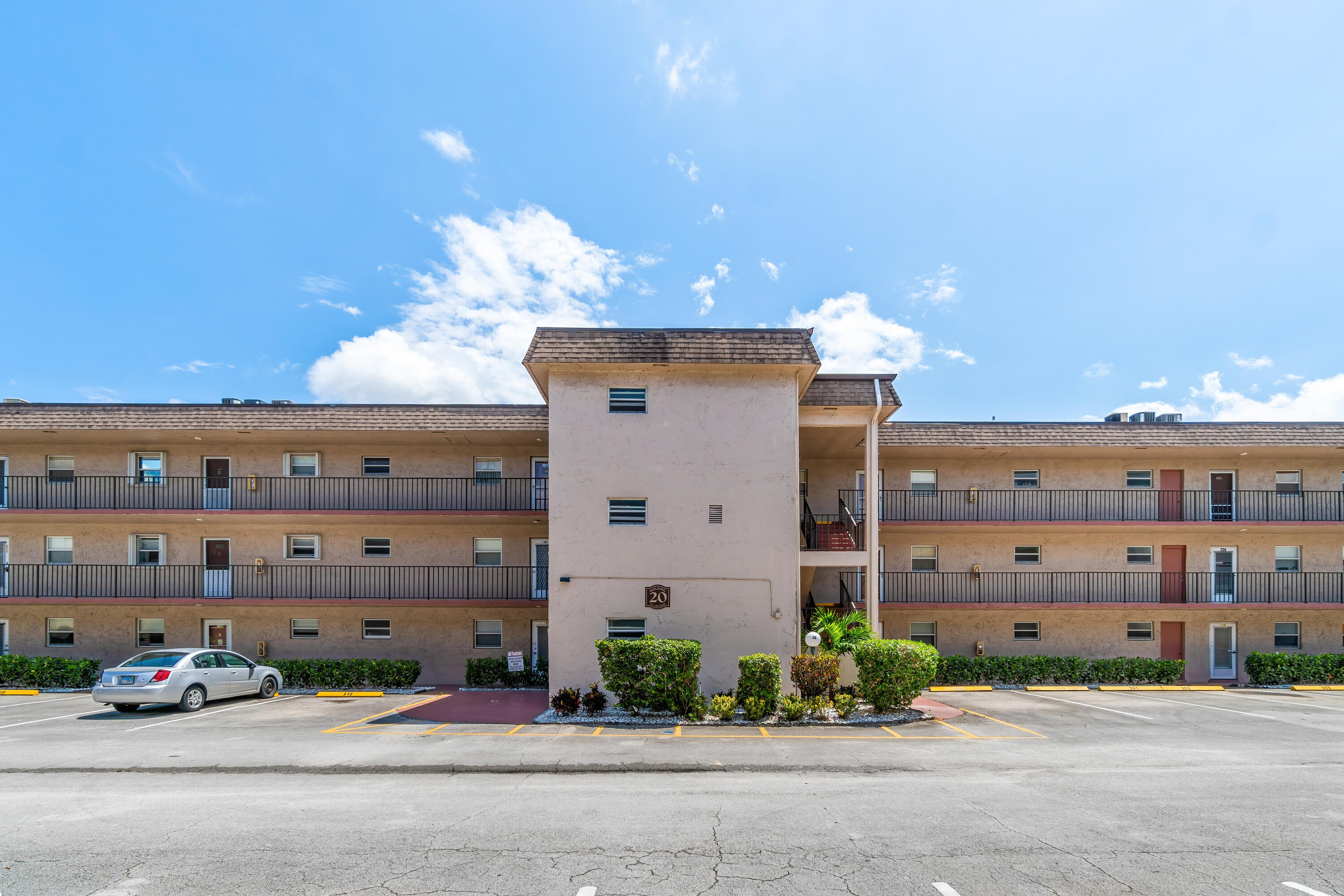 721 LORI #208, Palm Springs FL 33461