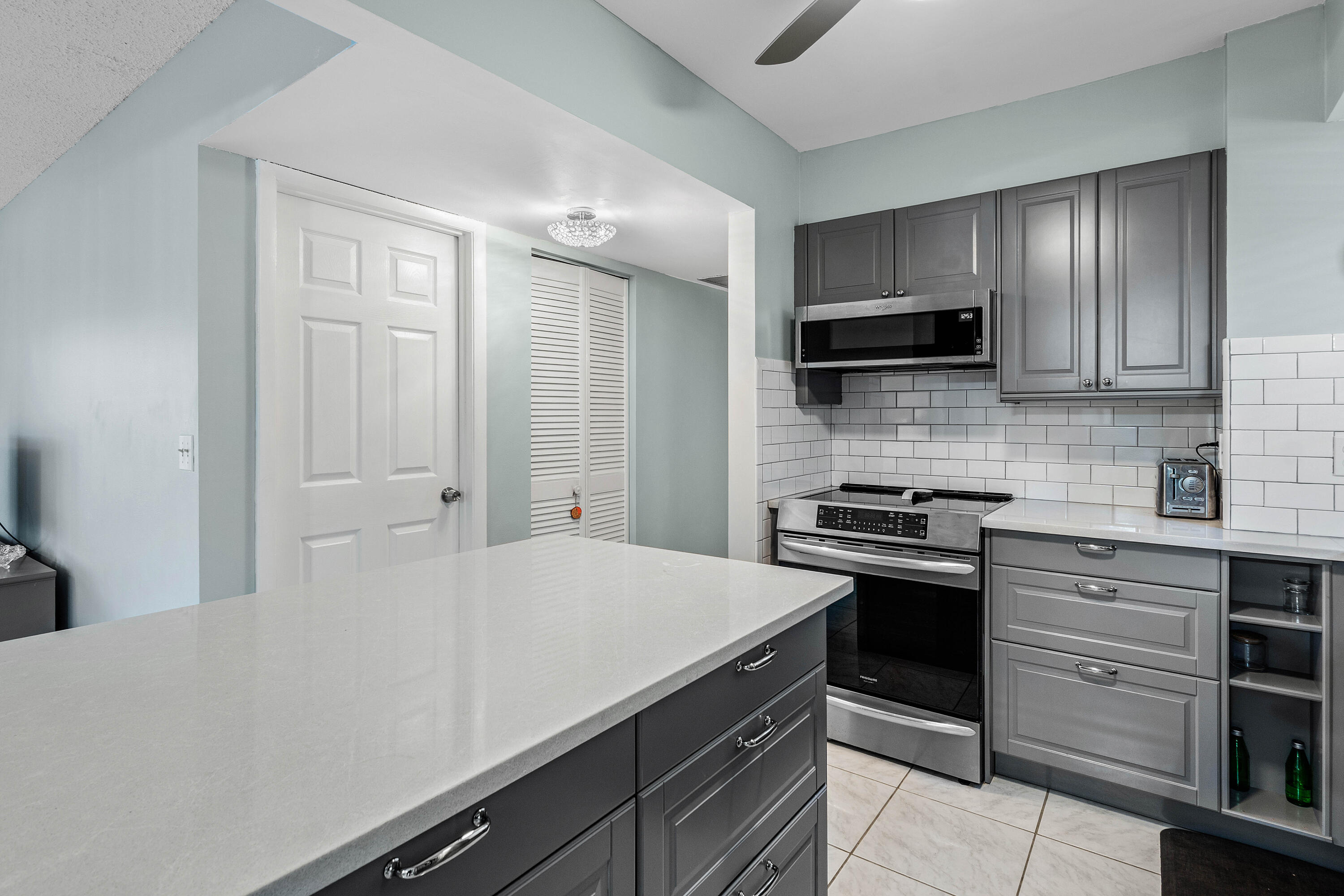 721 LORI #208, Palm Springs FL 33461