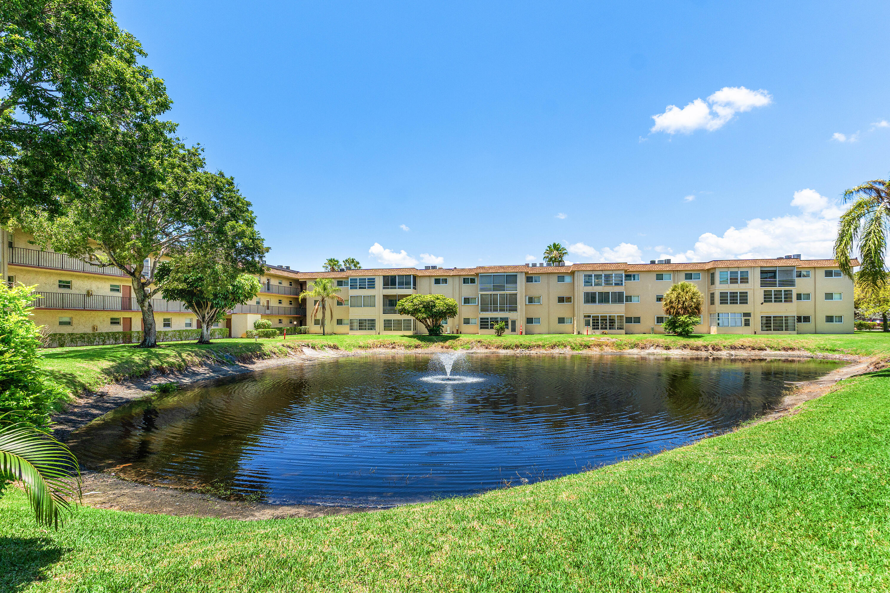 721 LORI #208, Palm Springs FL 33461