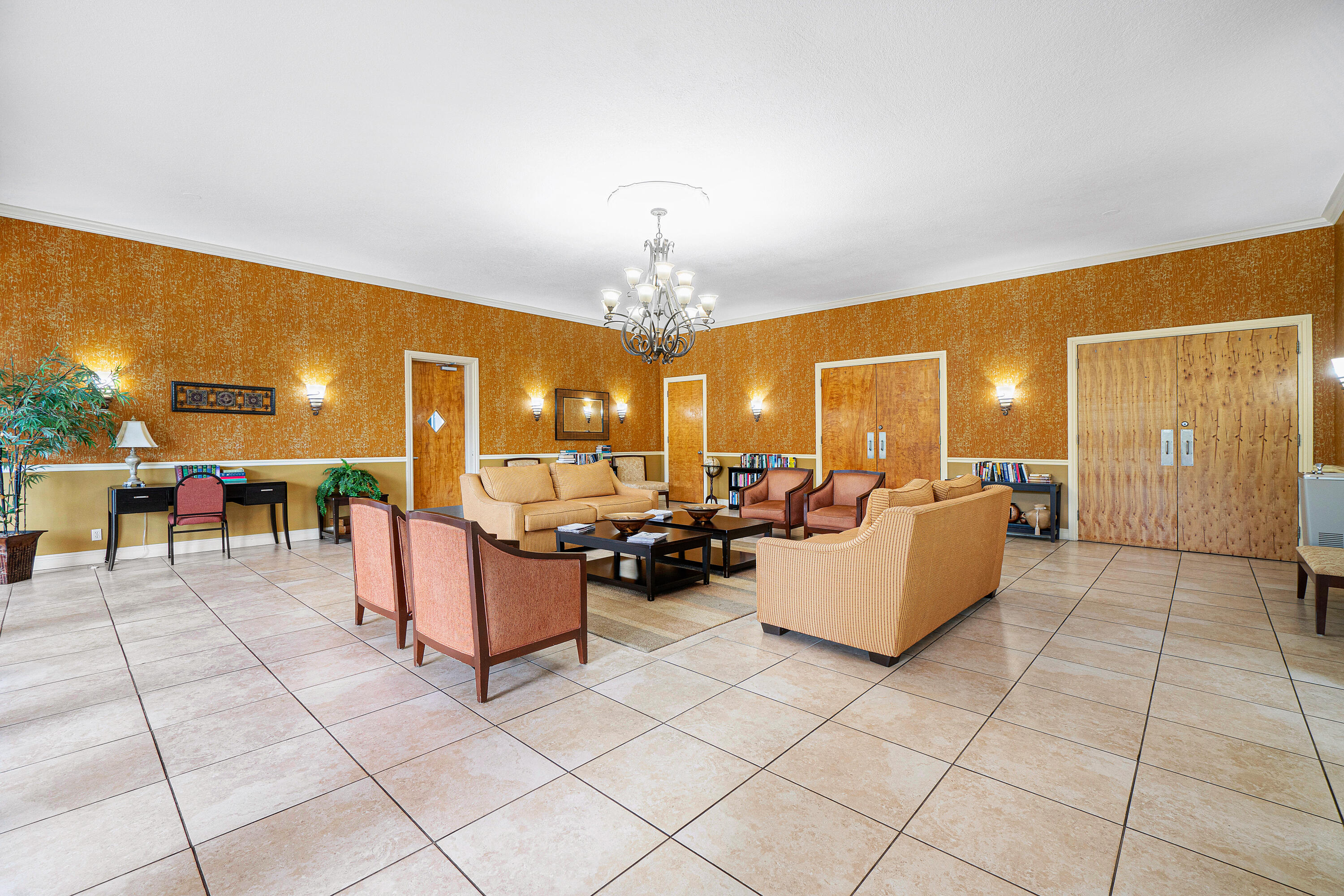 721 LORI #208, Palm Springs FL 33461