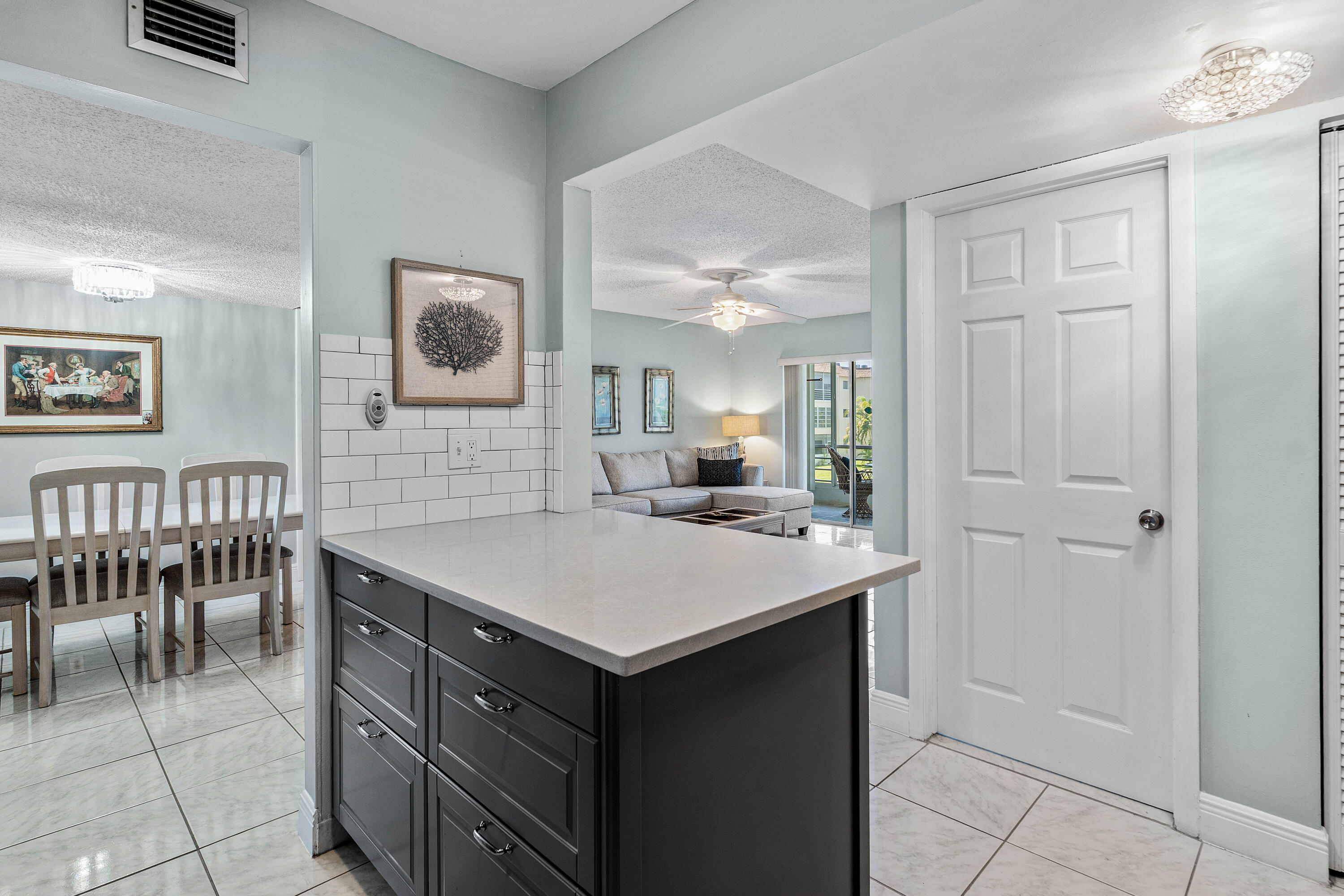 721 LORI #208, Palm Springs FL 33461
