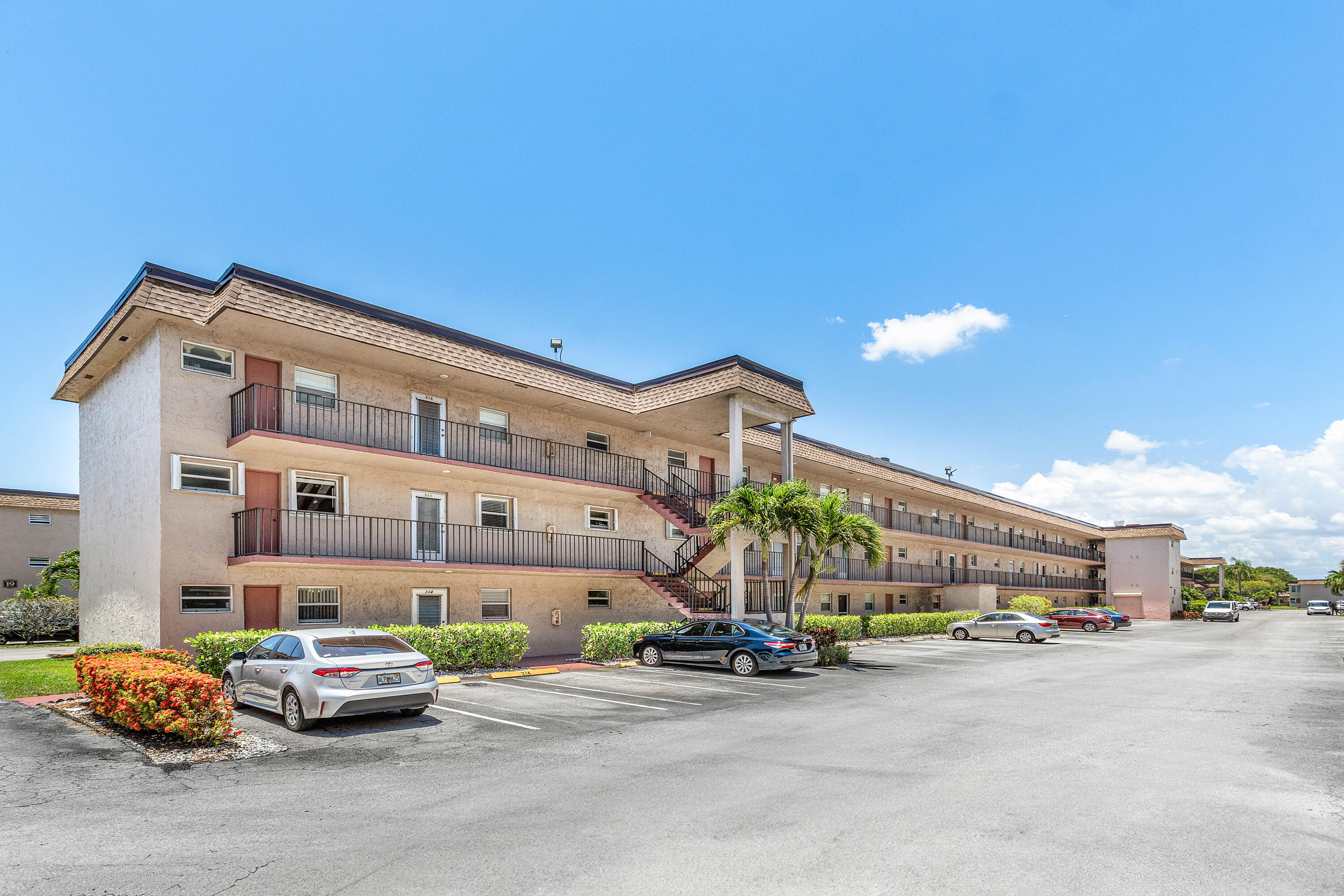 721 LORI #208, Palm Springs FL 33461