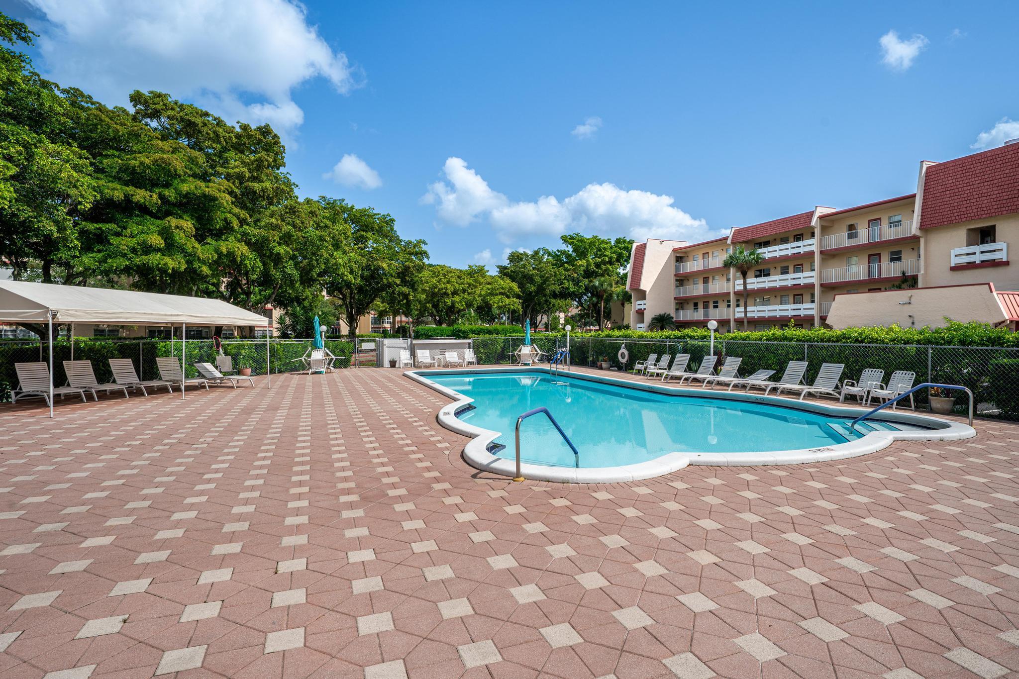 1010 COUNTRY CLUB #108, Margate FL 33063