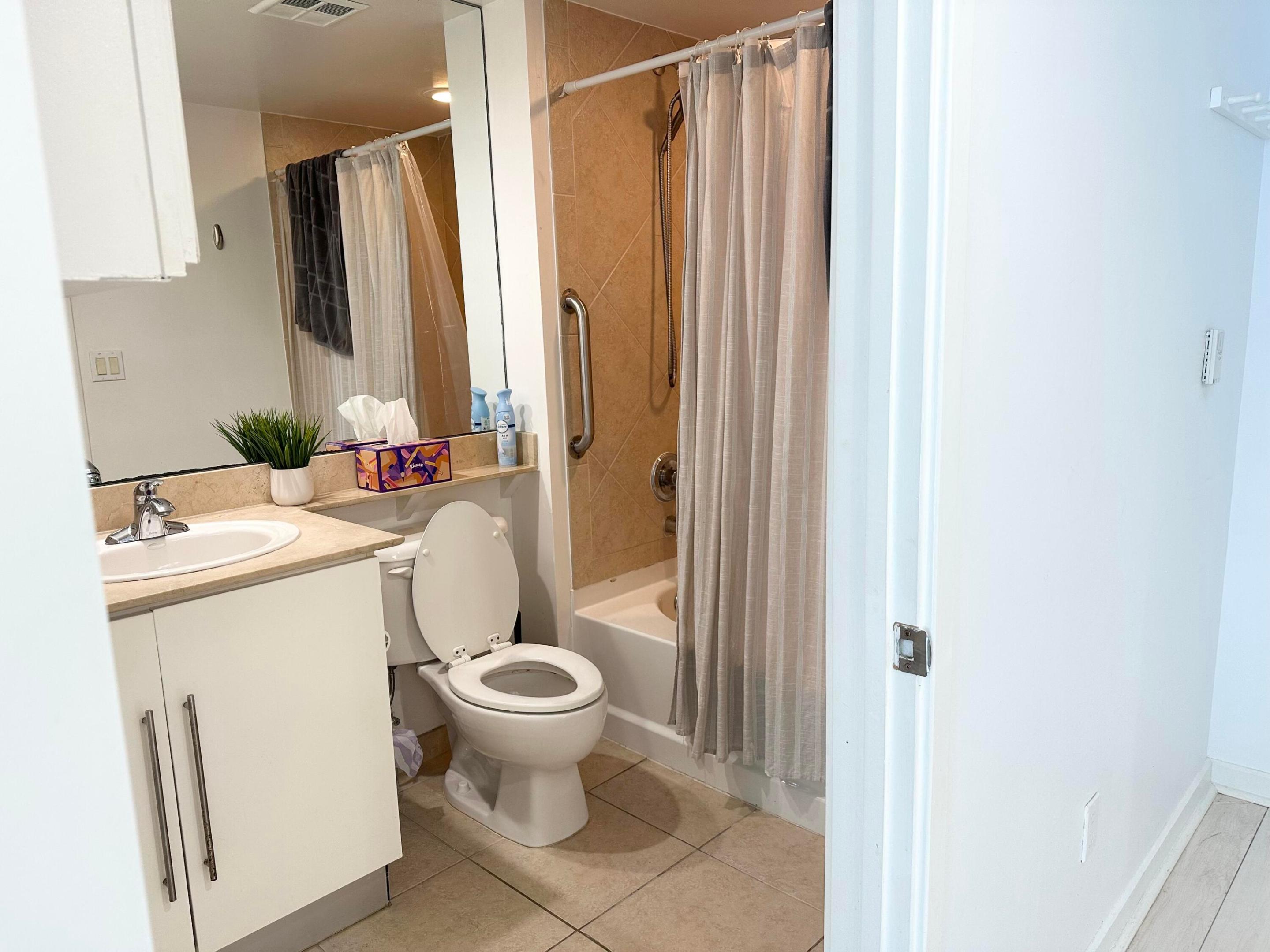 335 S BISCAYNE #3706, Miami FL 33131