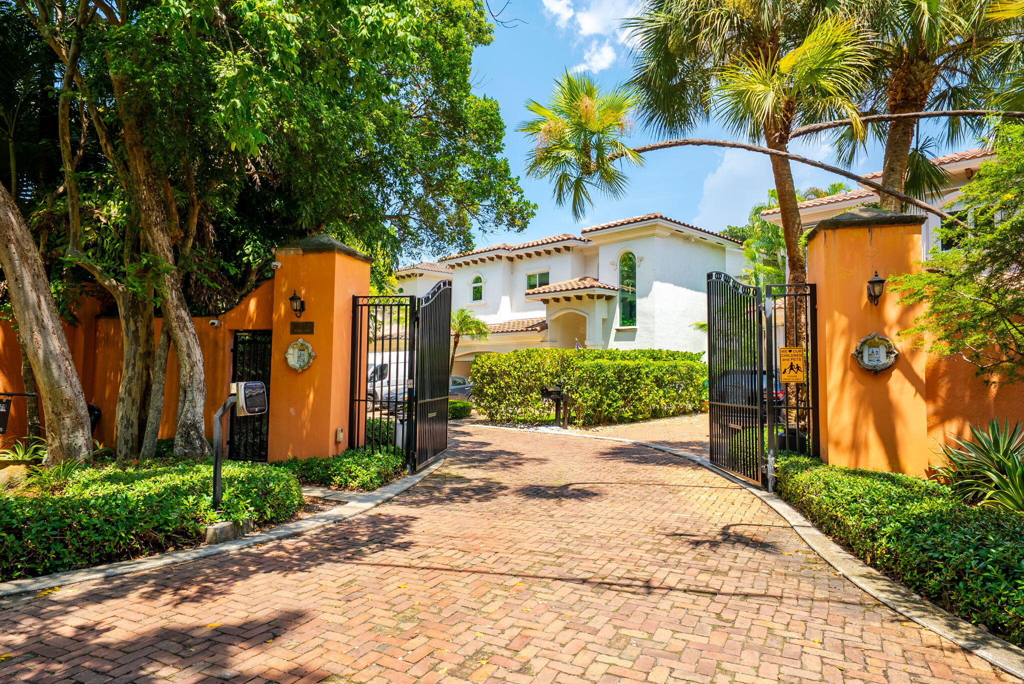 2765 Brickell, Miami FL 33129