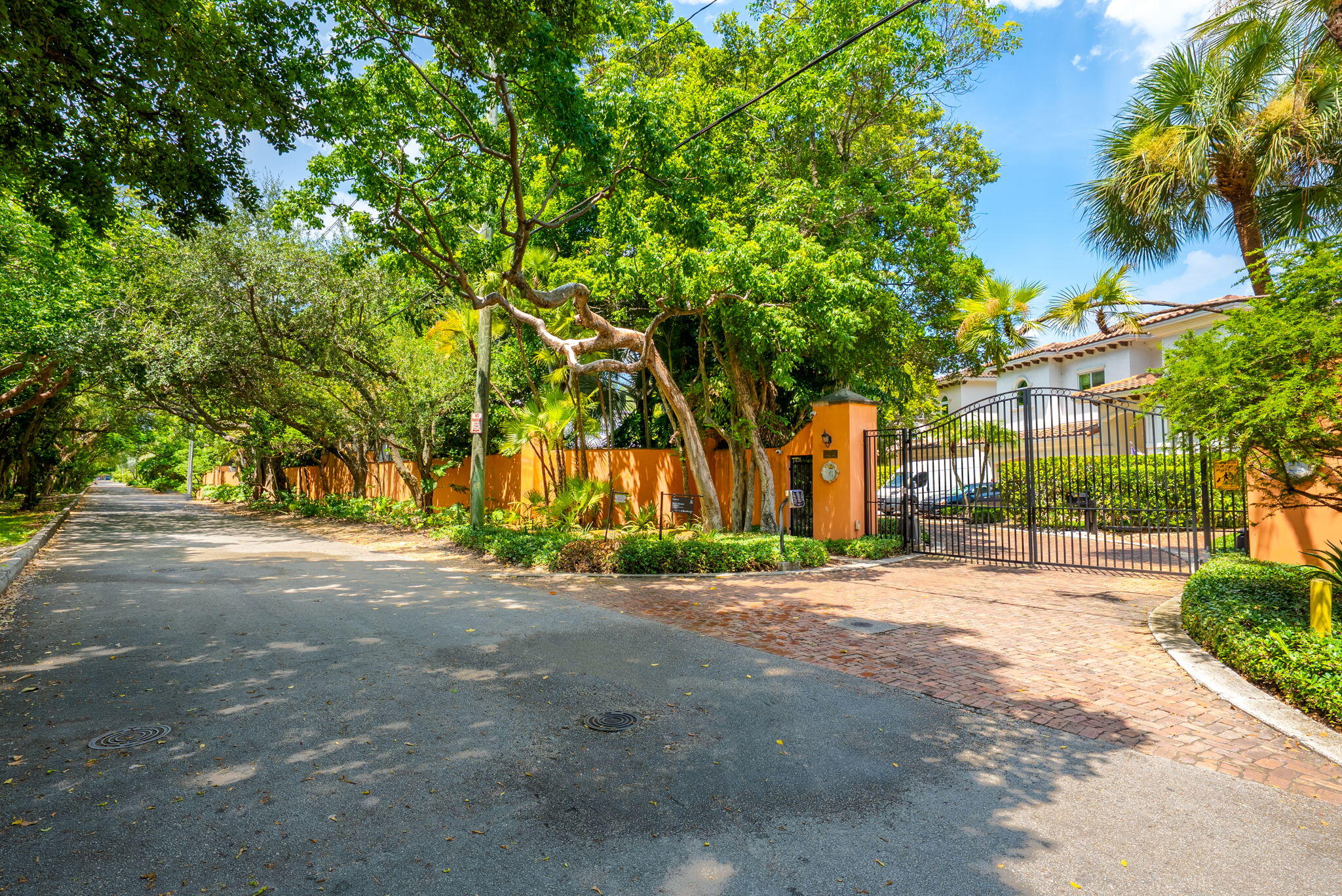 2765 Brickell, Miami FL 33129