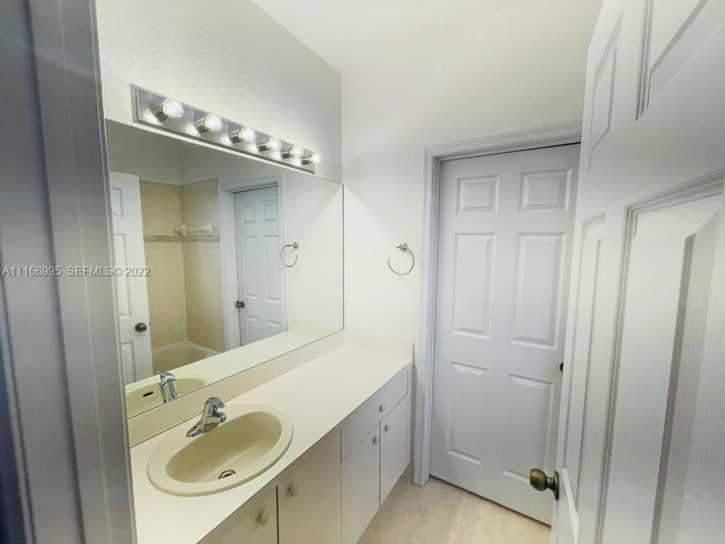 903 N SANTA CATALINA, North Lauderdale FL 33068