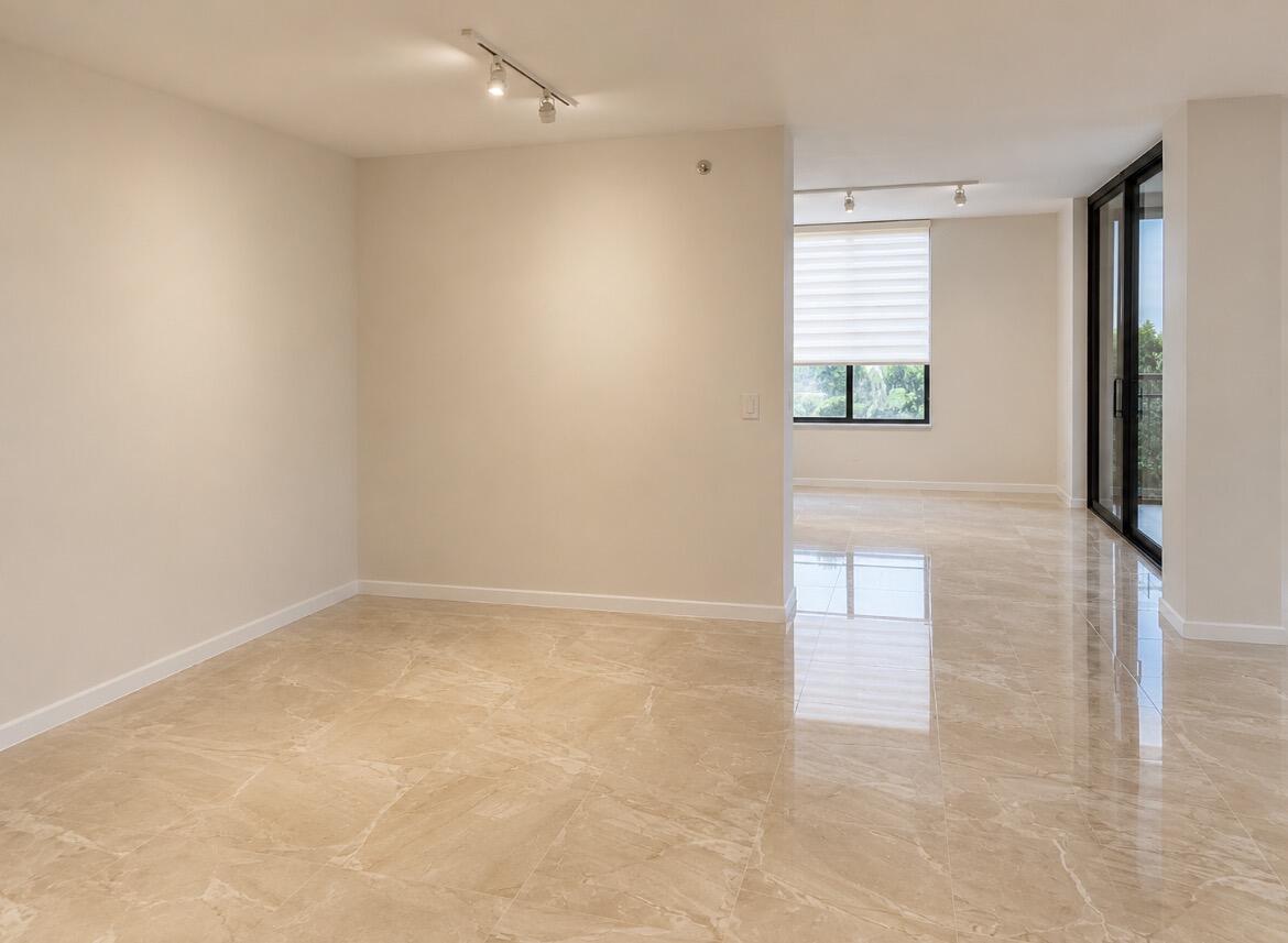 7568 Regency Lake #602, Boca Raton FL 33433