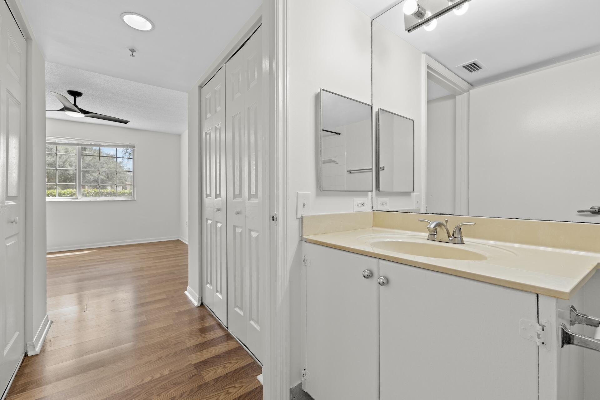 300 Crestwood #302, Royal Palm Beach FL 33411