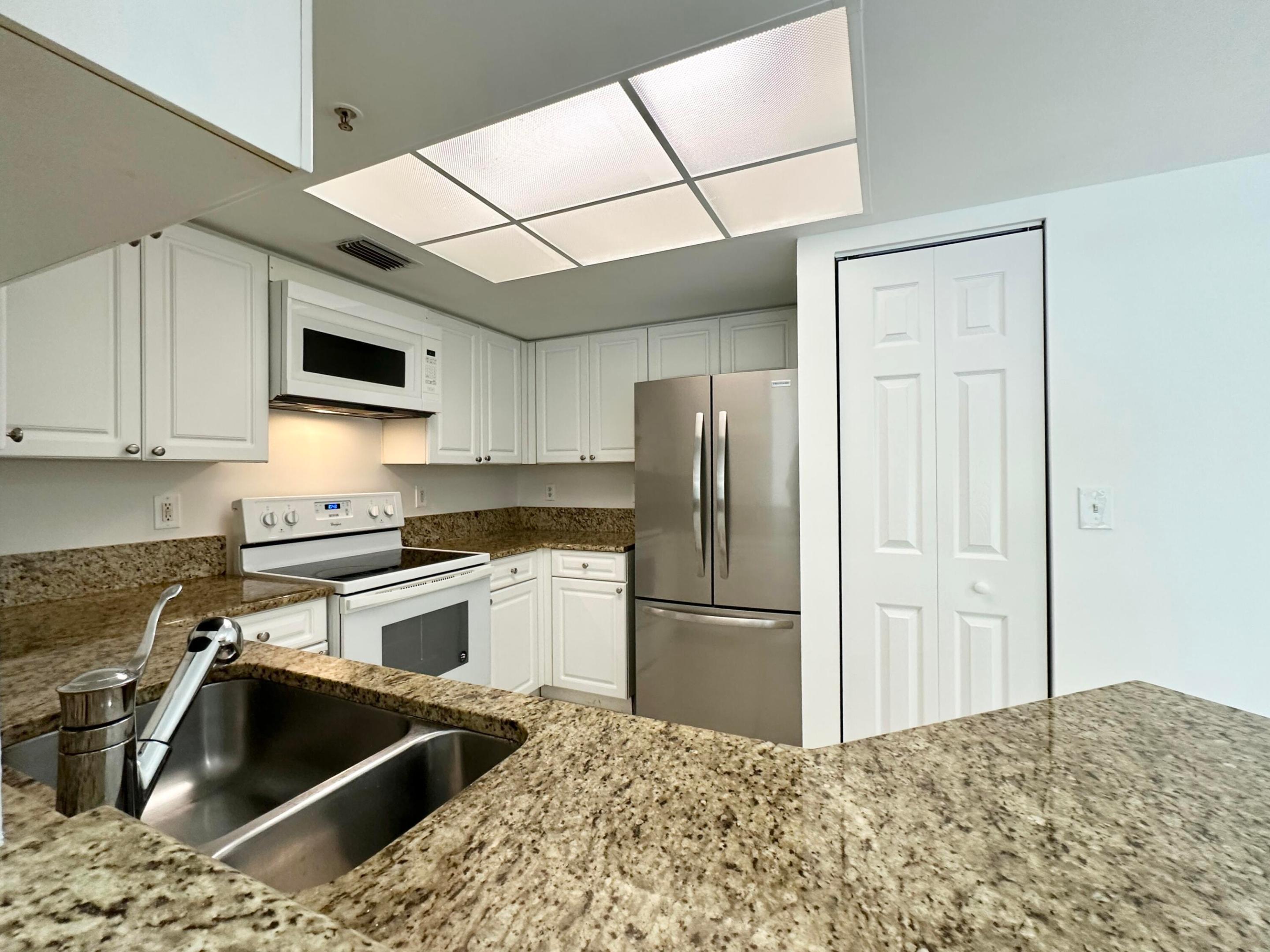 300 Crestwood #302, Royal Palm Beach FL 33411