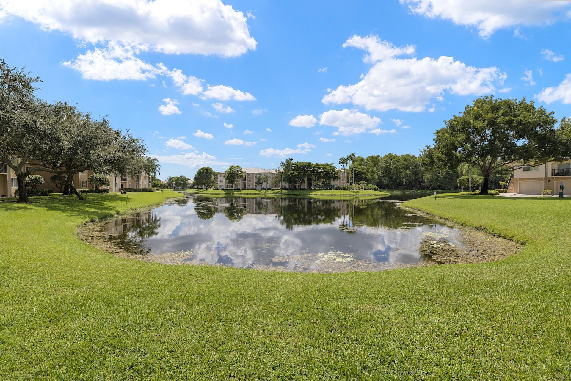 300 Crestwood #302, Royal Palm Beach FL 33411