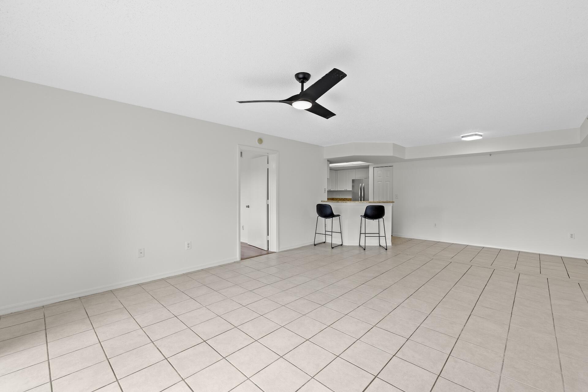 300 Crestwood #302, Royal Palm Beach FL 33411