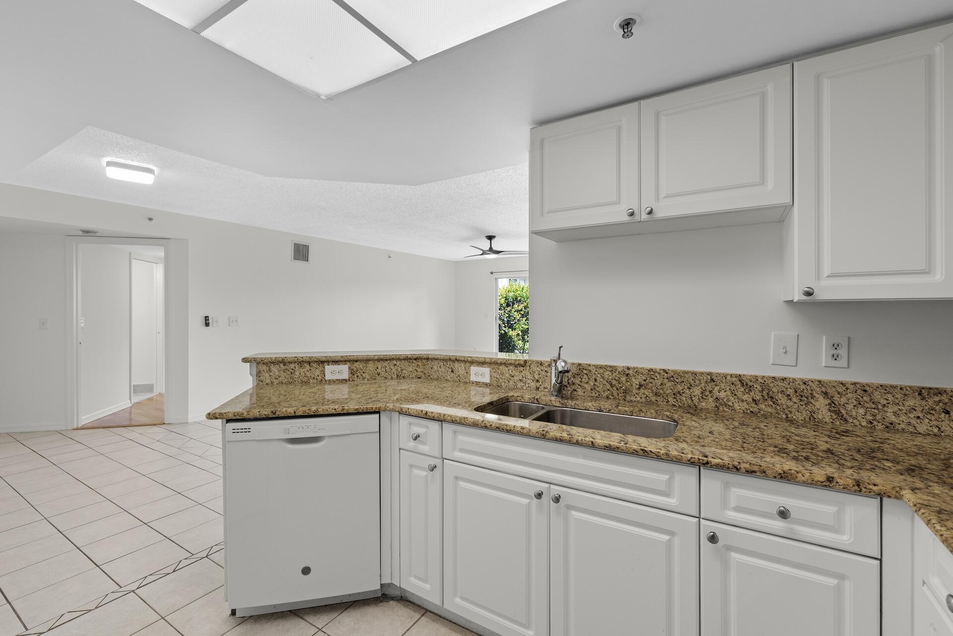 300 Crestwood #302, Royal Palm Beach FL 33411