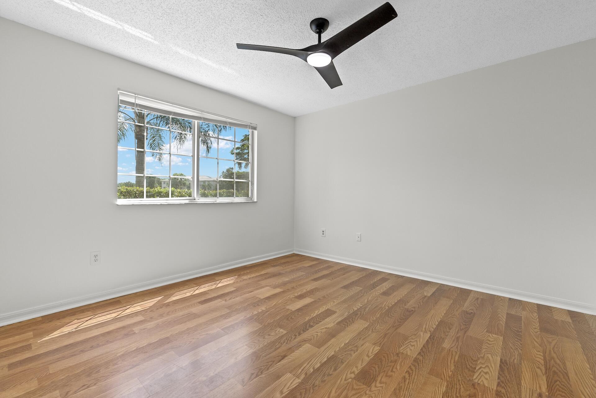 300 Crestwood #302, Royal Palm Beach FL 33411