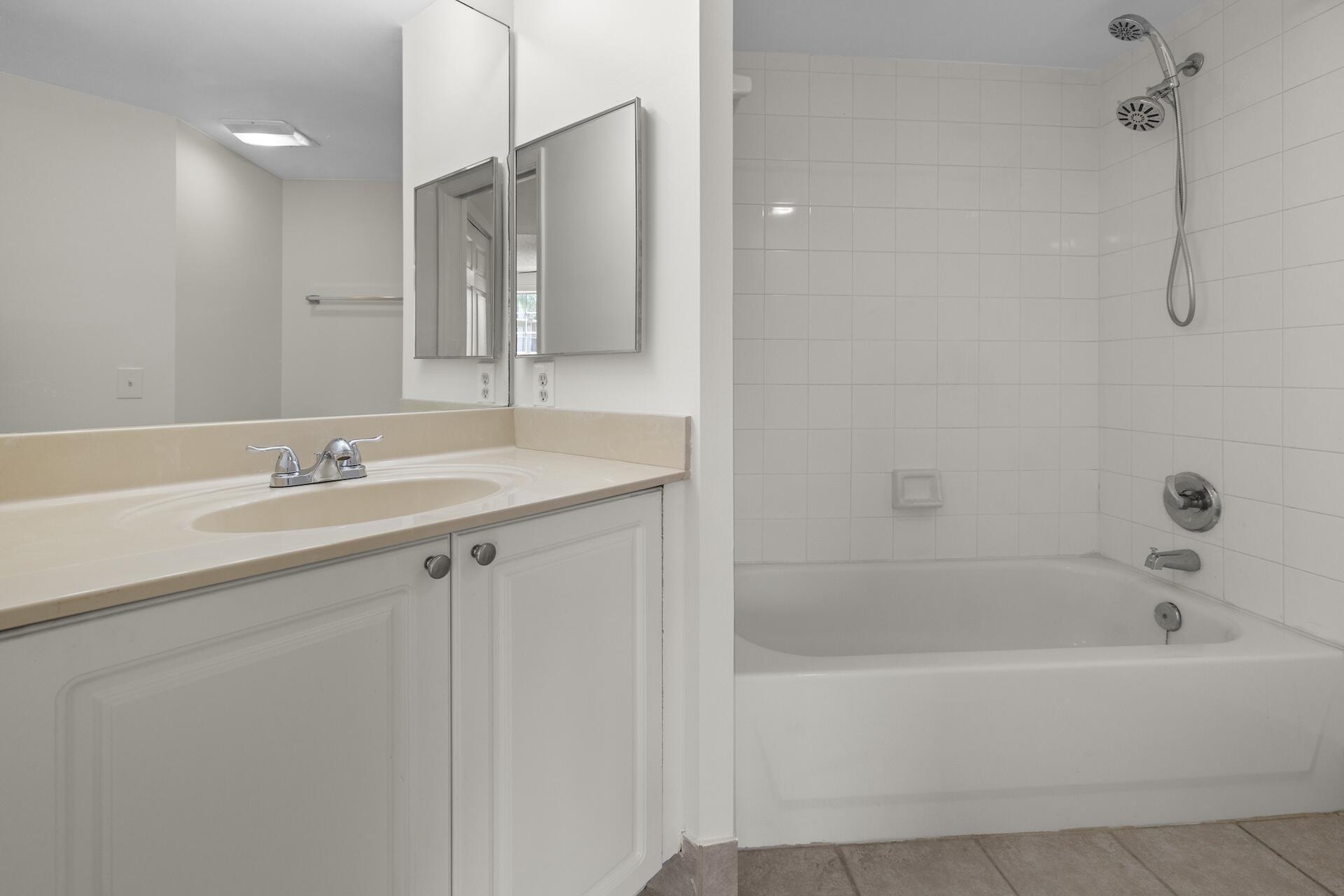 300 Crestwood #302, Royal Palm Beach FL 33411
