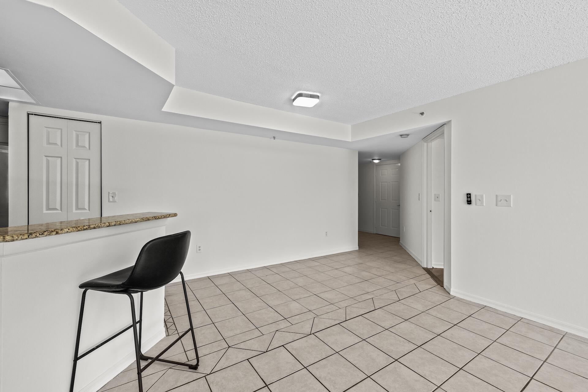 300 Crestwood #302, Royal Palm Beach FL 33411