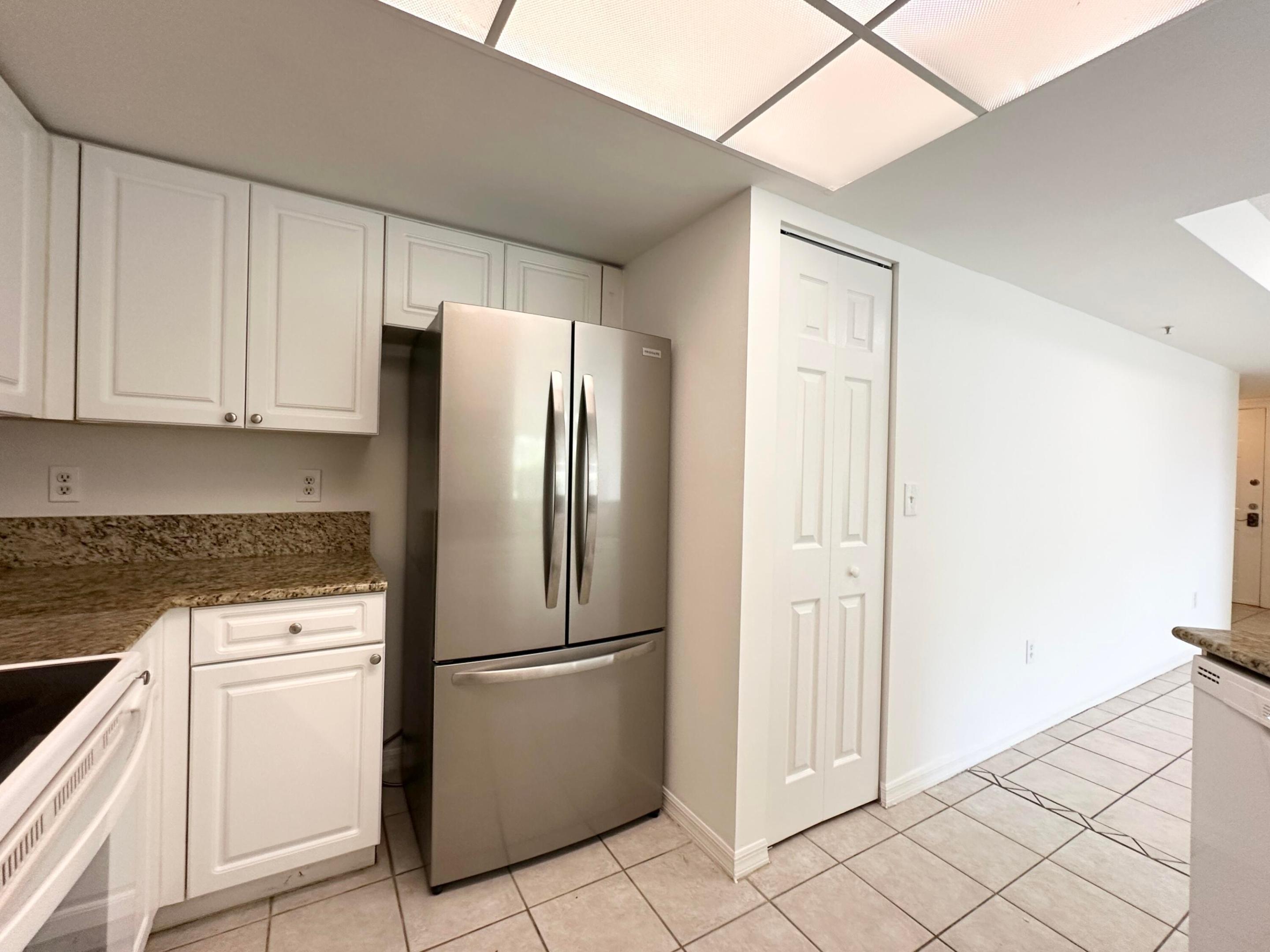 300 Crestwood #302, Royal Palm Beach FL 33411