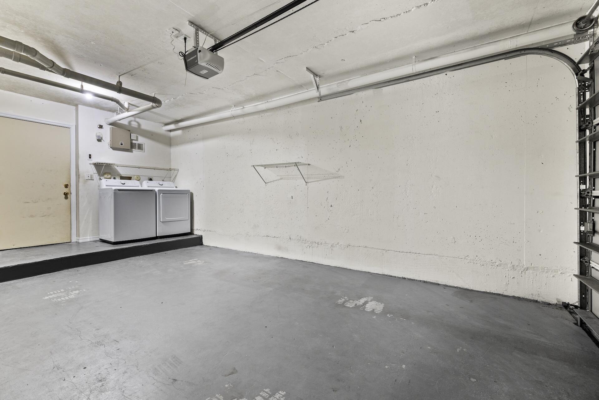 300 Crestwood #302, Royal Palm Beach FL 33411
