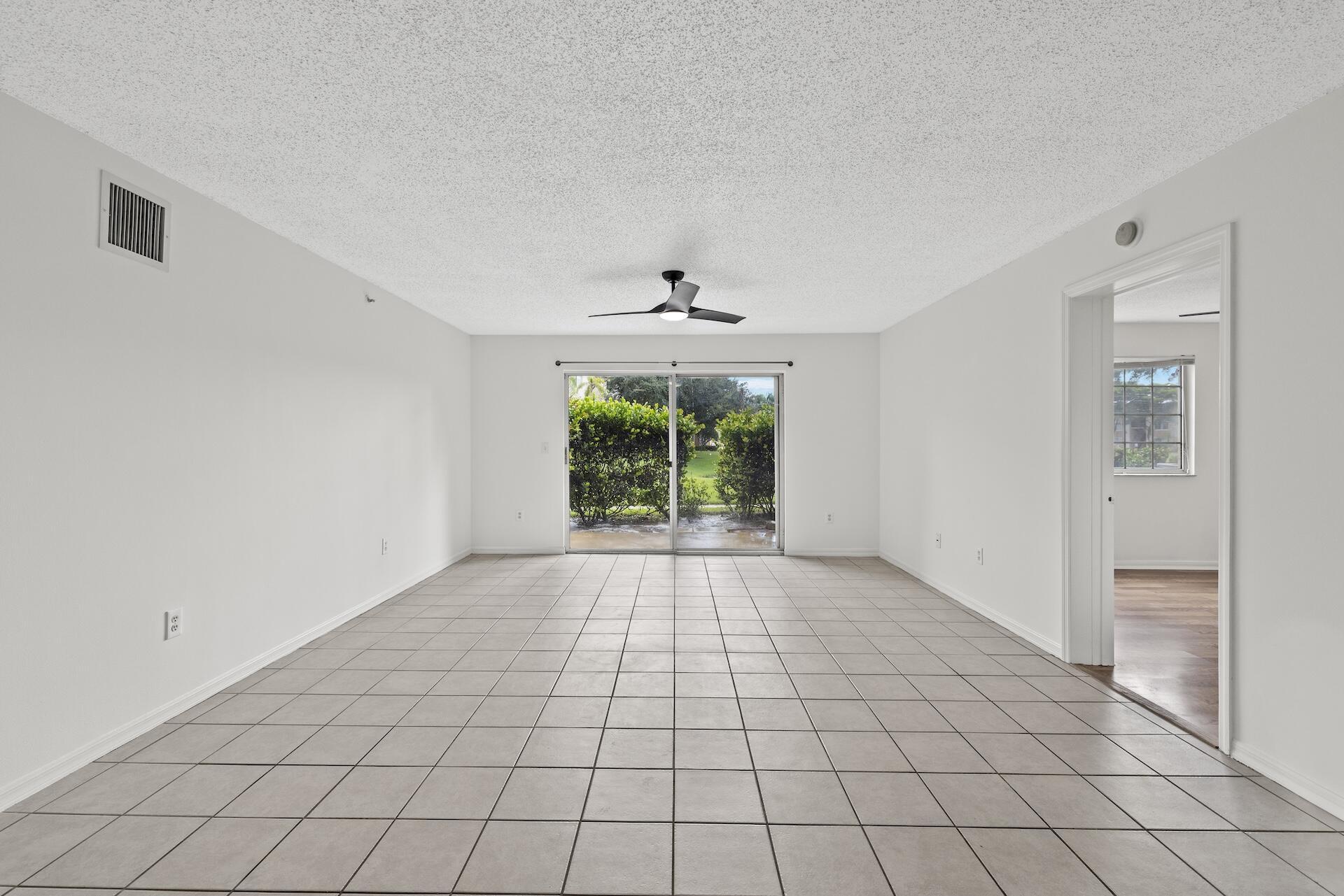 300 Crestwood #302, Royal Palm Beach FL 33411