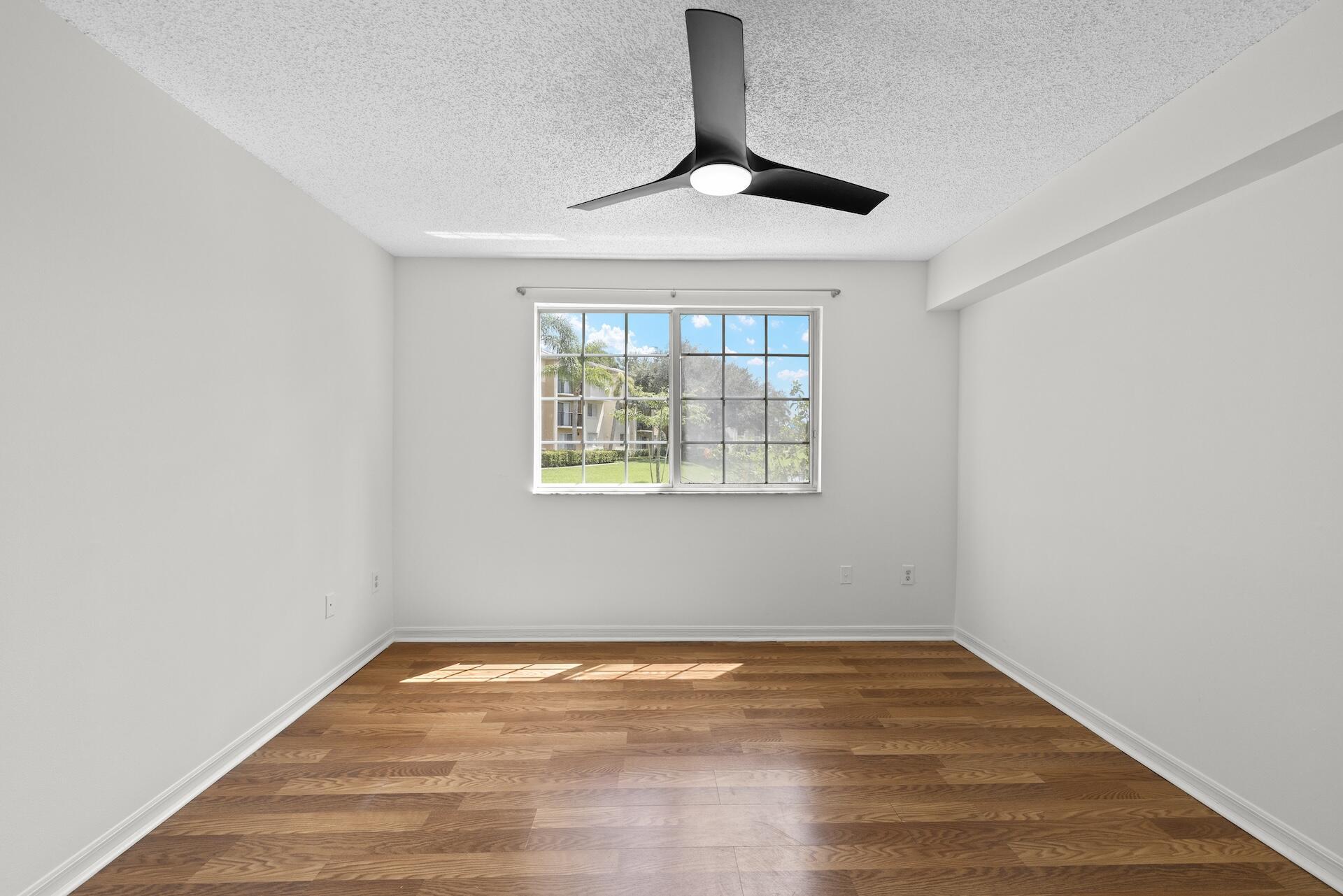 300 Crestwood #302, Royal Palm Beach FL 33411