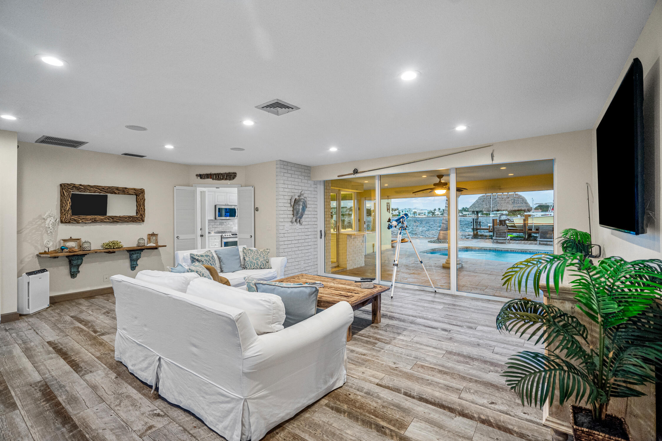 844 East, Boynton Beach FL 33435