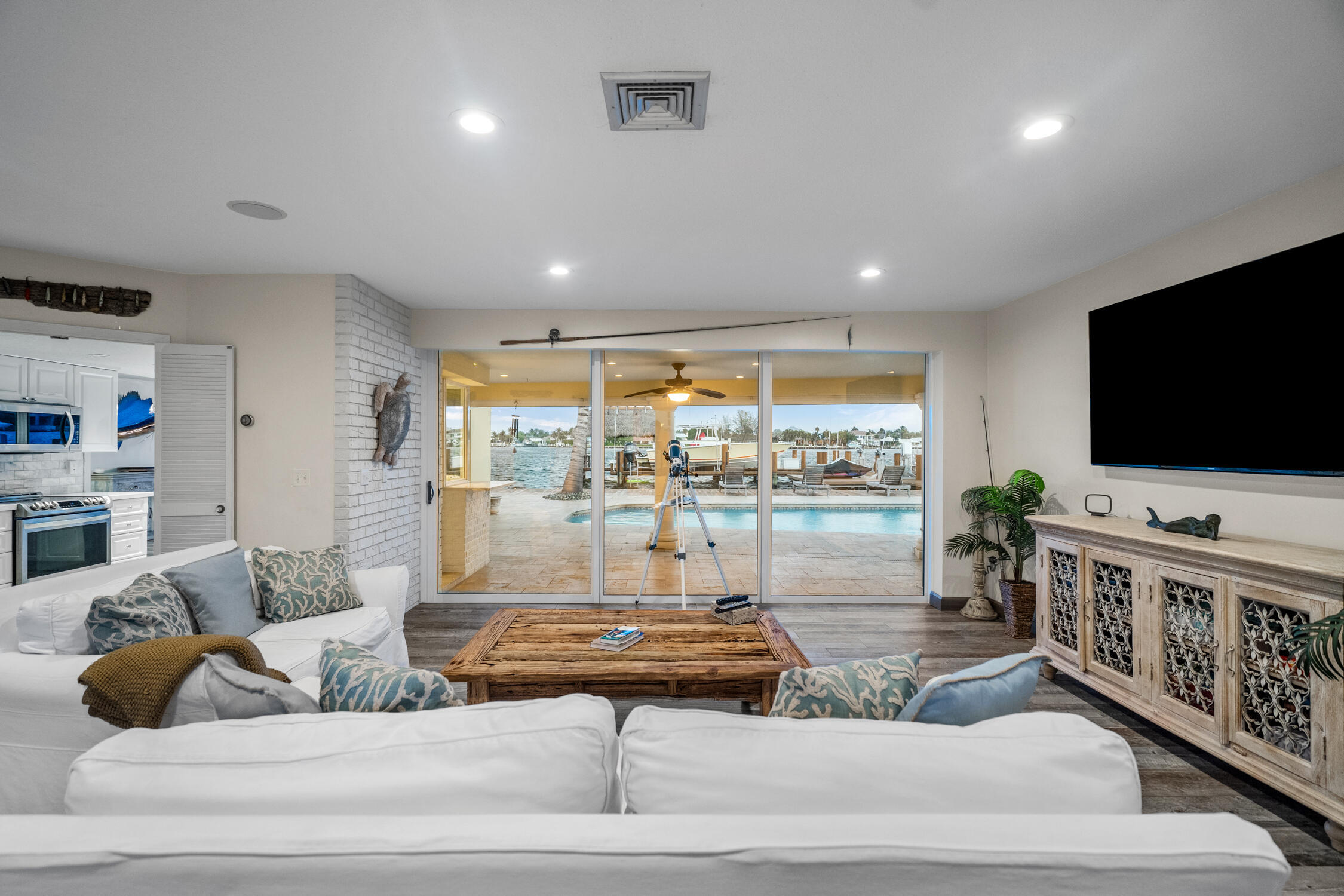 844 East, Boynton Beach FL 33435