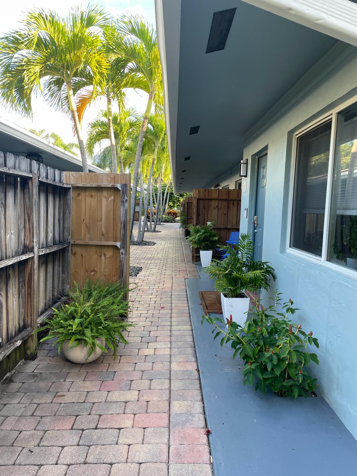 1400 NE 18TH #4, Fort Lauderdale FL 33305