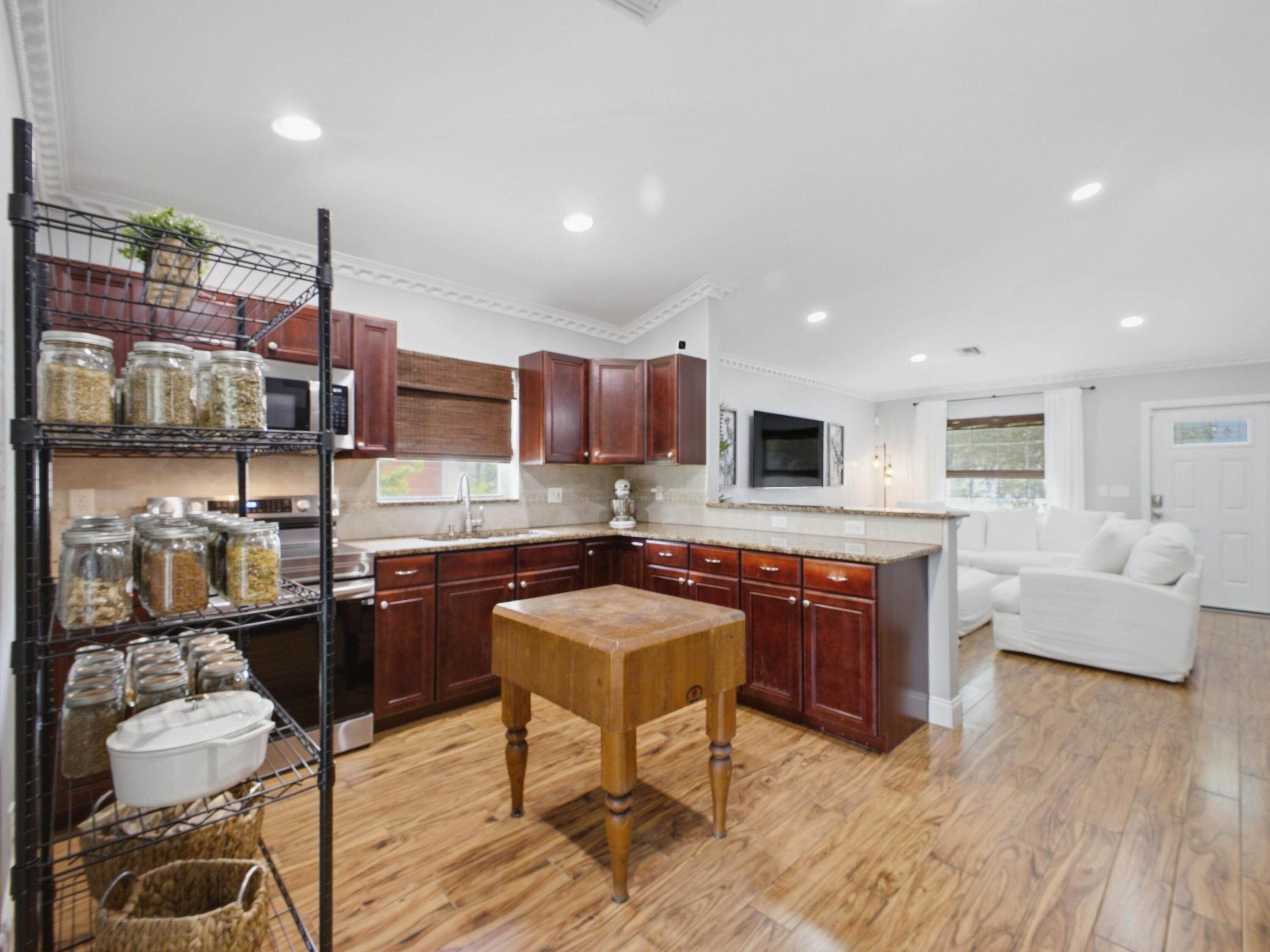 5418 CLUB, Haverhill FL 33415