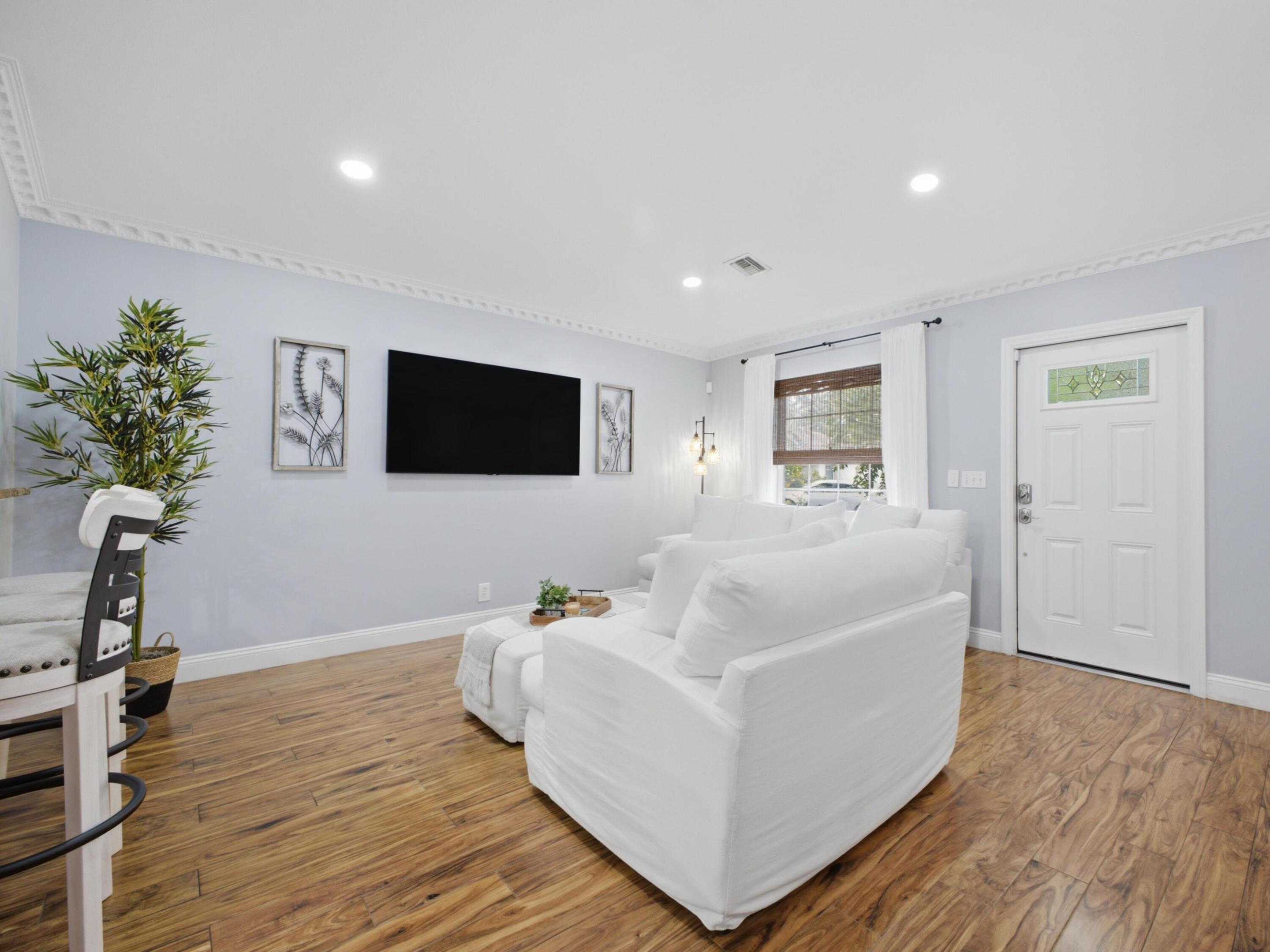 5418 CLUB, Haverhill FL 33415