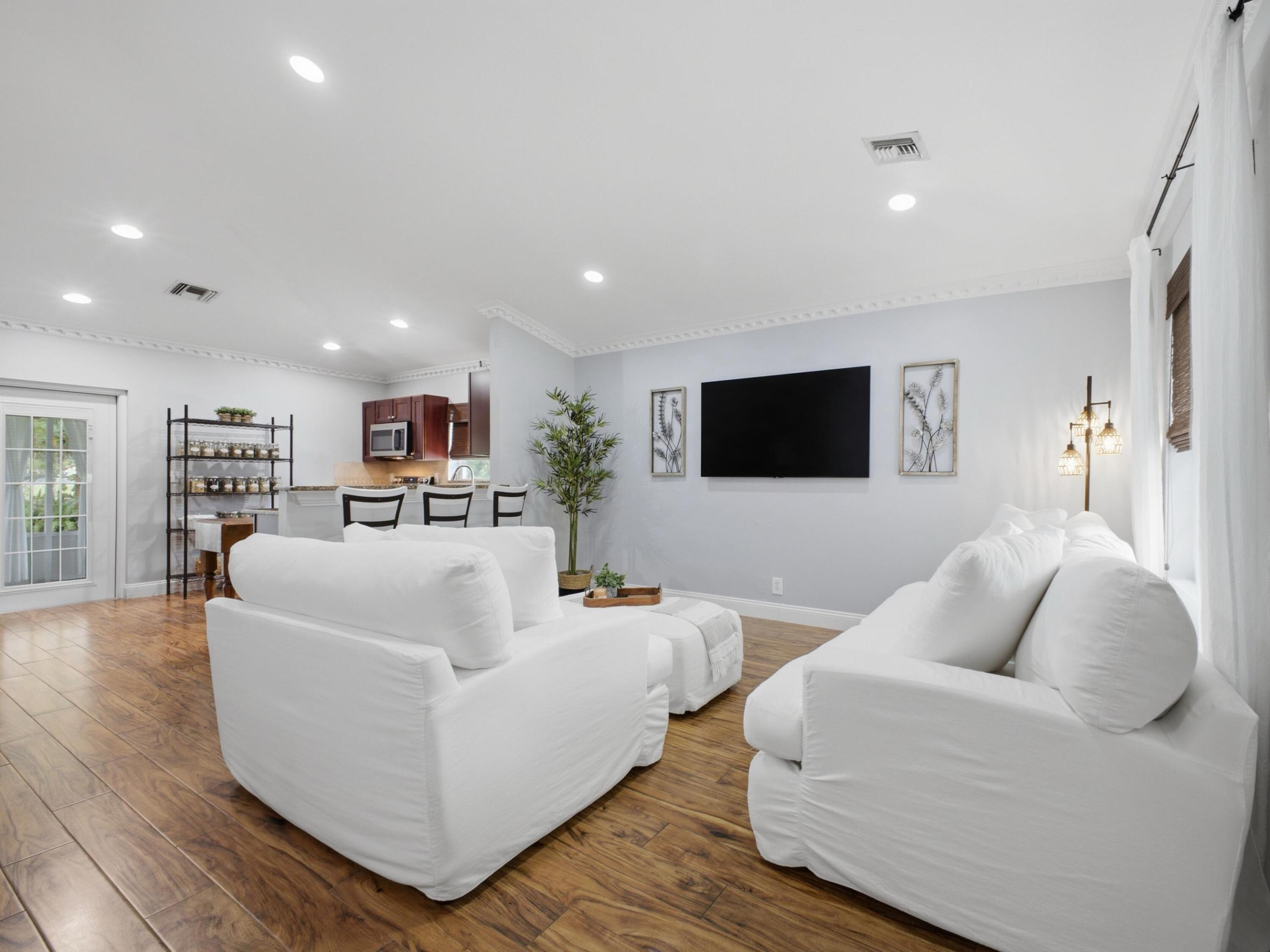 5418 CLUB, Haverhill FL 33415