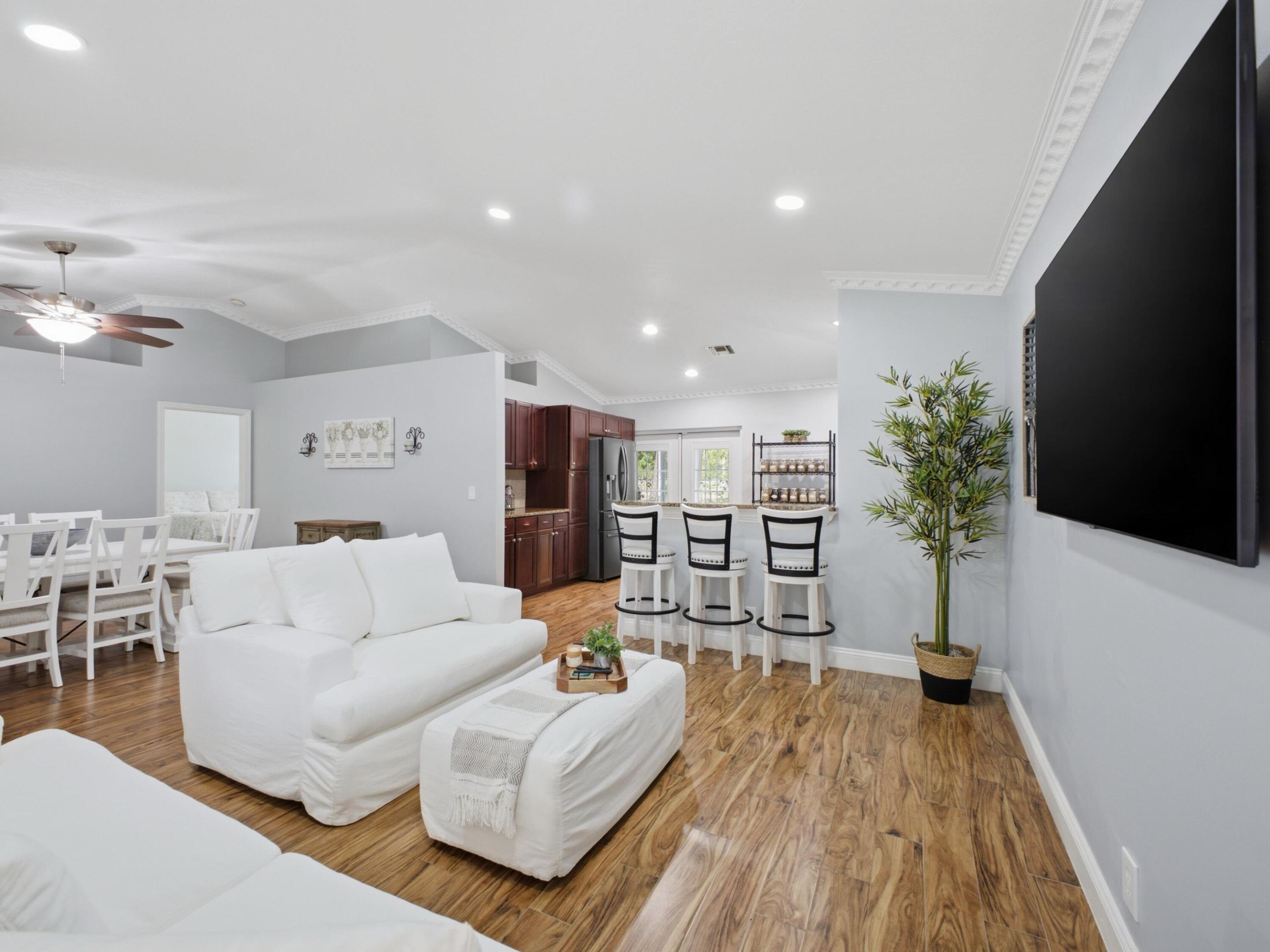 5418 CLUB, Haverhill FL 33415