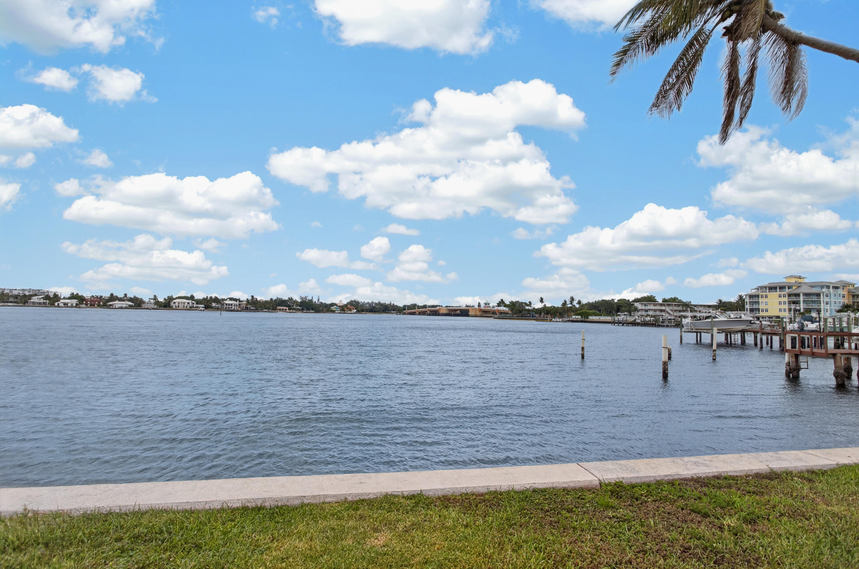 231 E Lantana #204, Lantana FL 33462