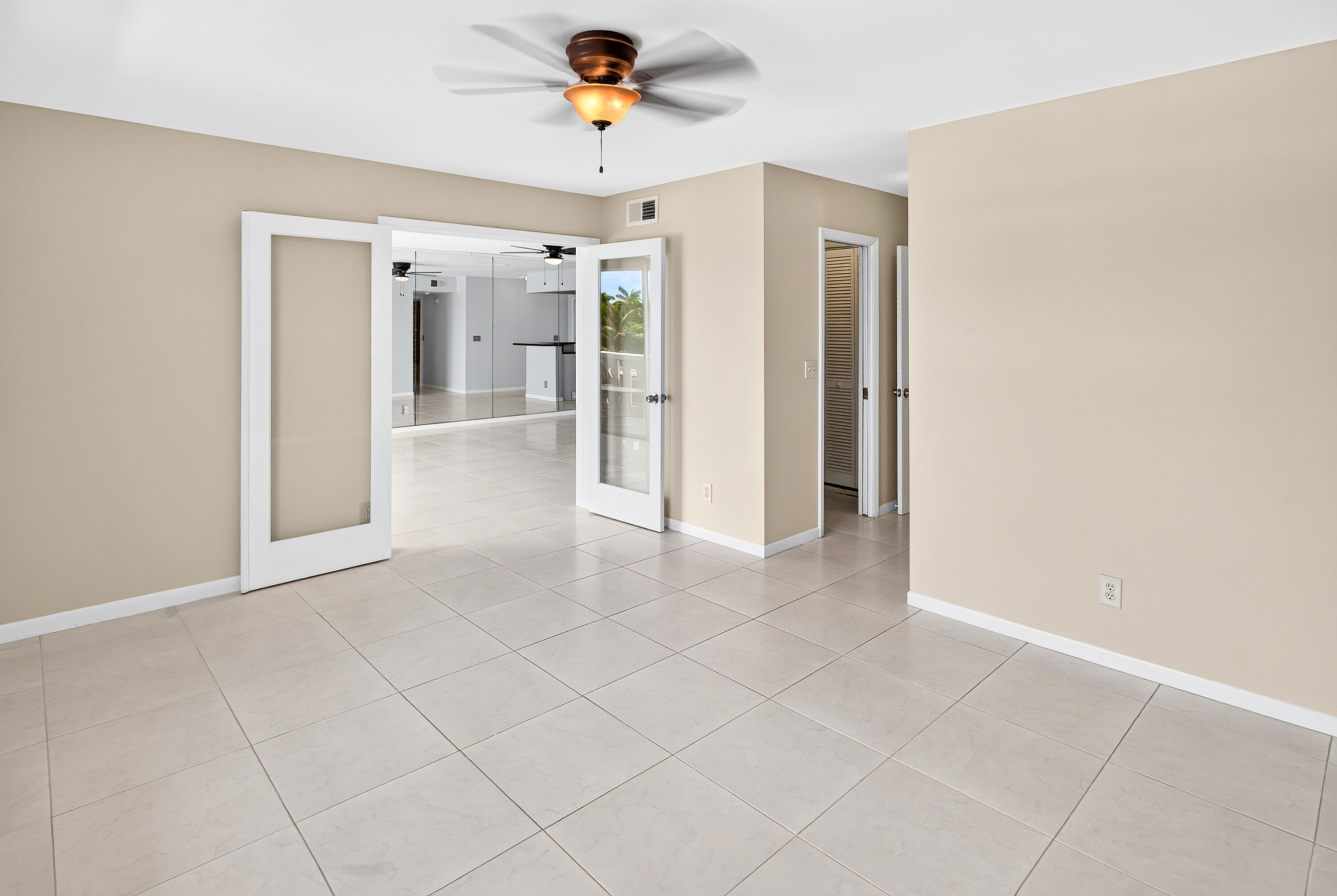 231 E Lantana #204, Lantana FL 33462