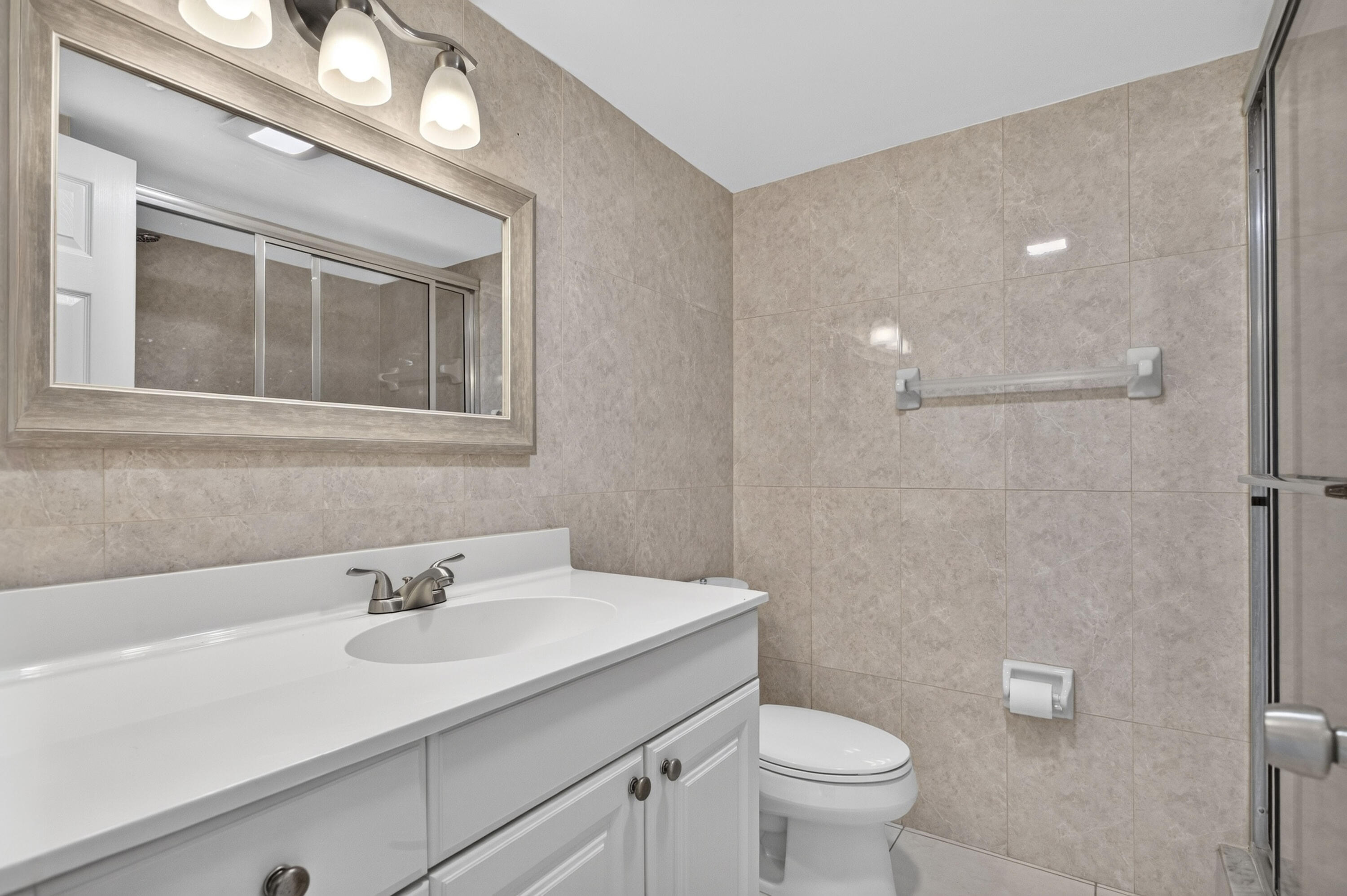 231 E Lantana #204, Lantana FL 33462