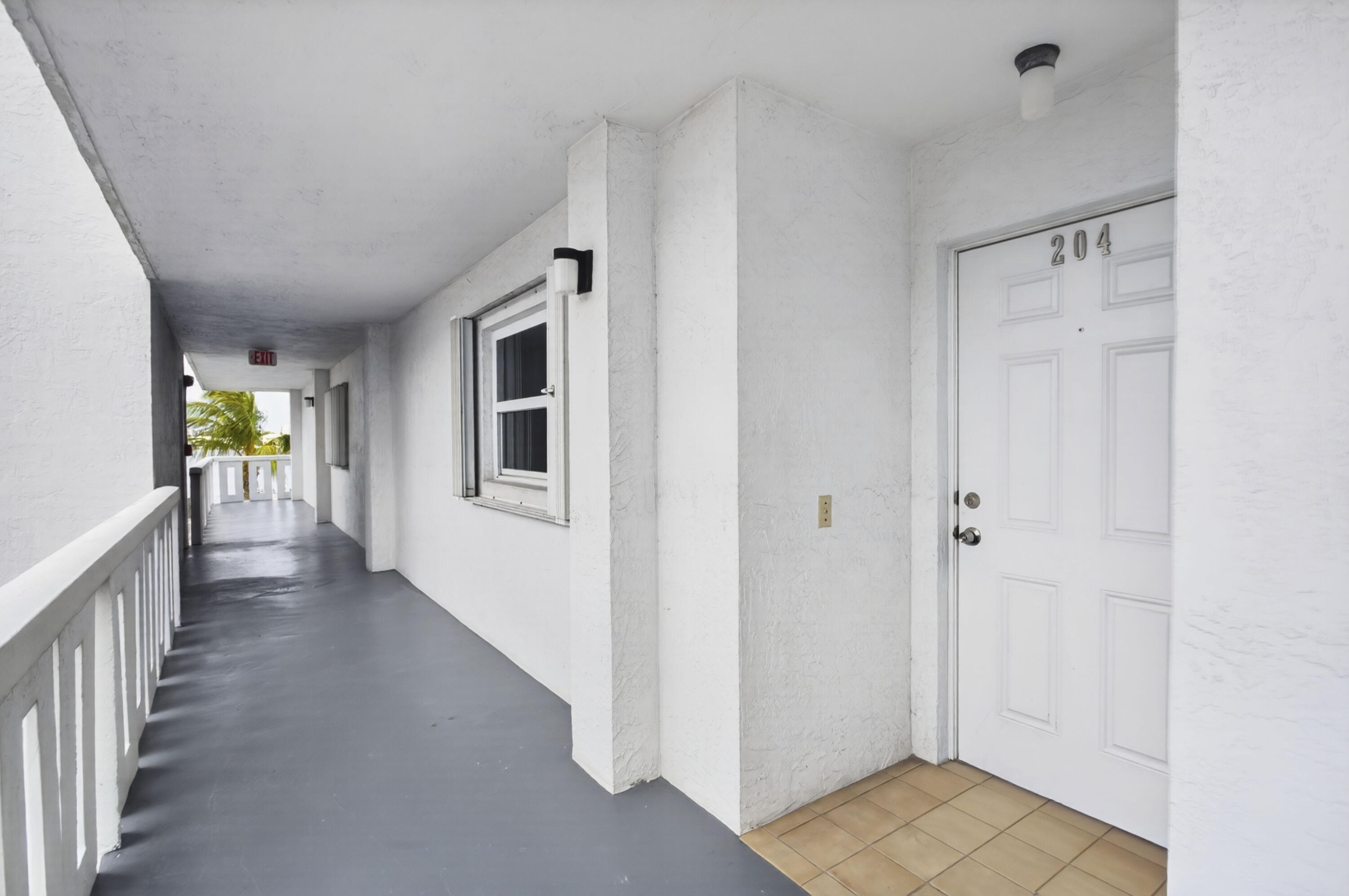 231 E Lantana #204, Lantana FL 33462