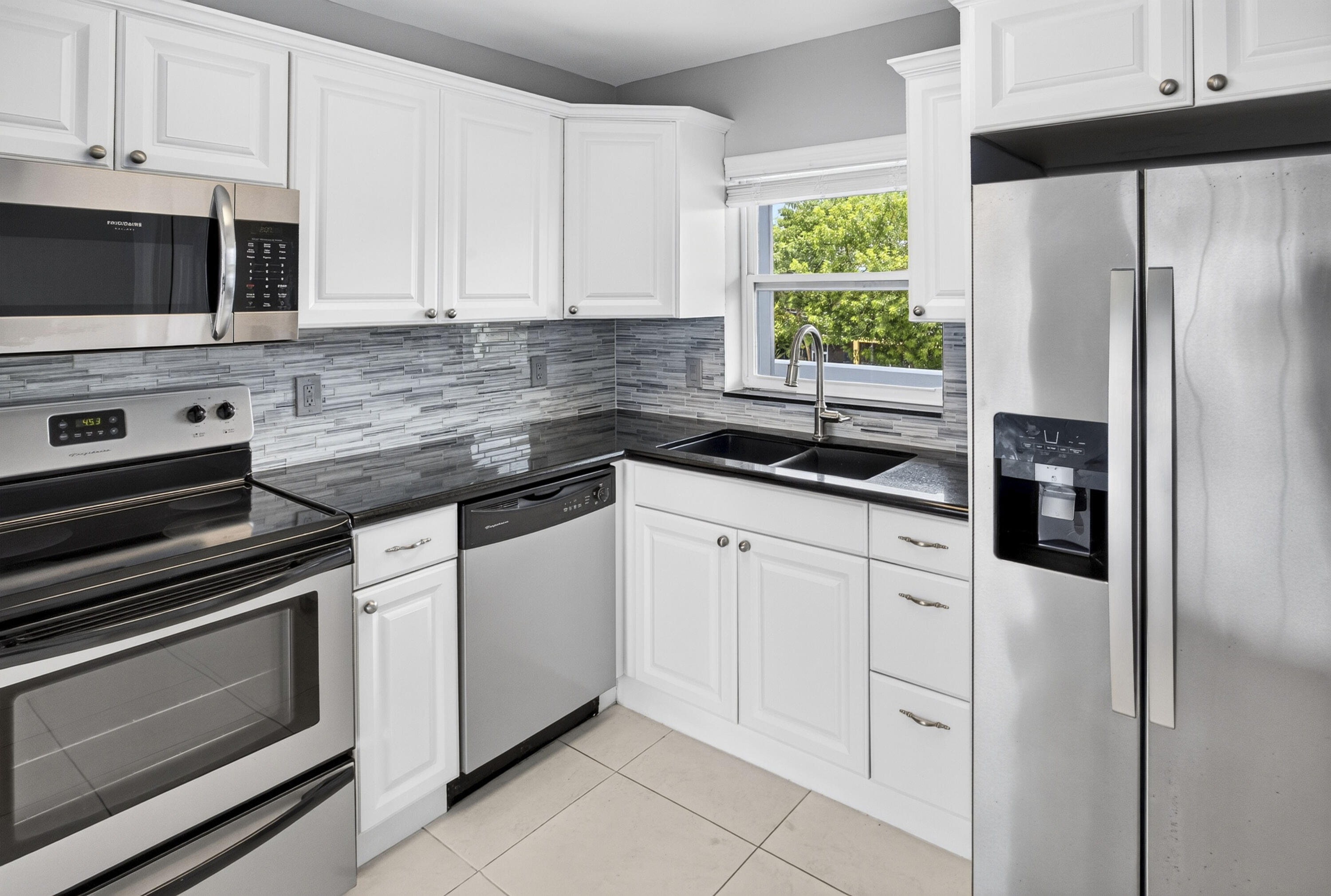 231 E Lantana #204, Lantana FL 33462