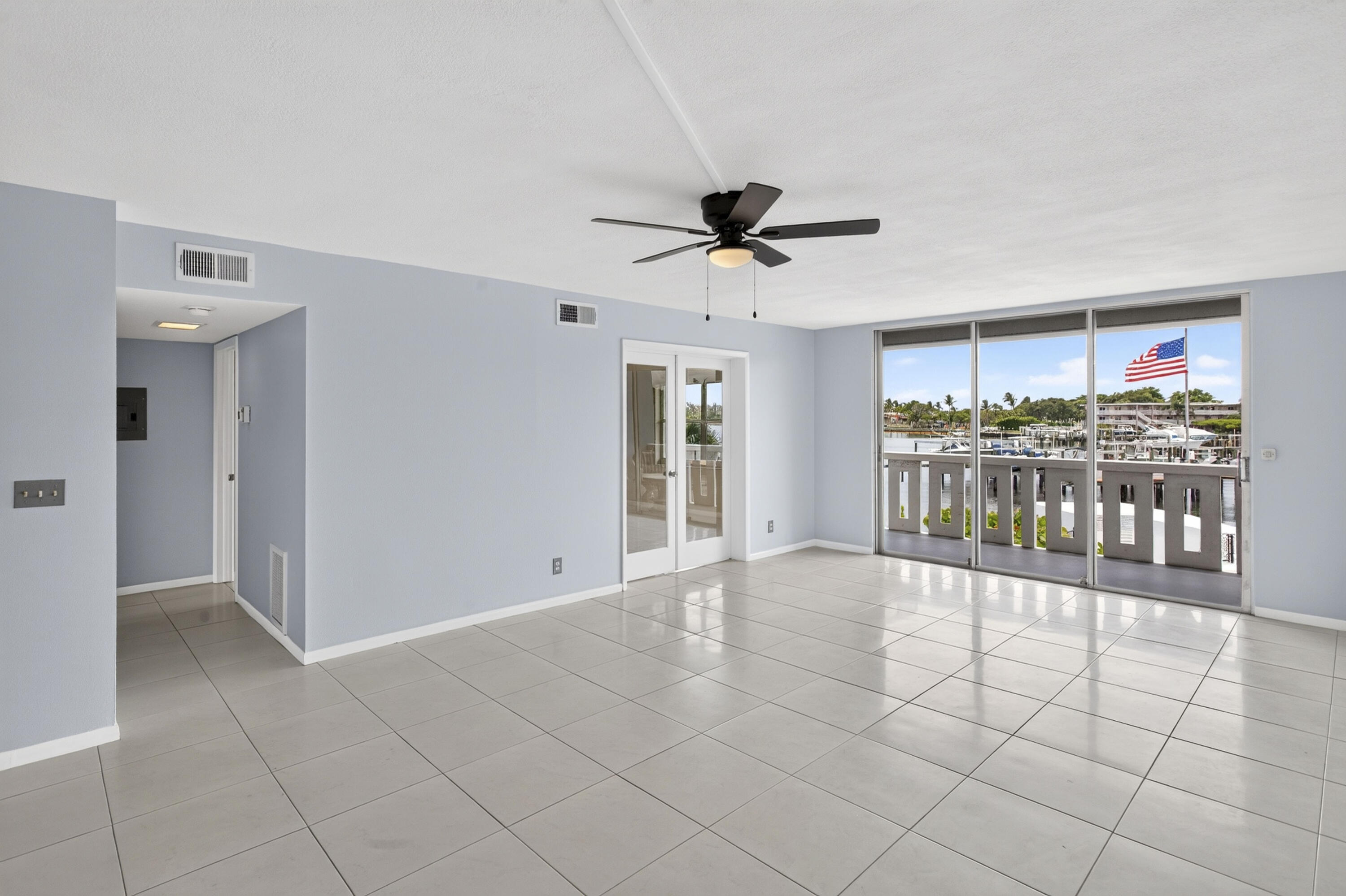 231 E Lantana #204, Lantana FL 33462