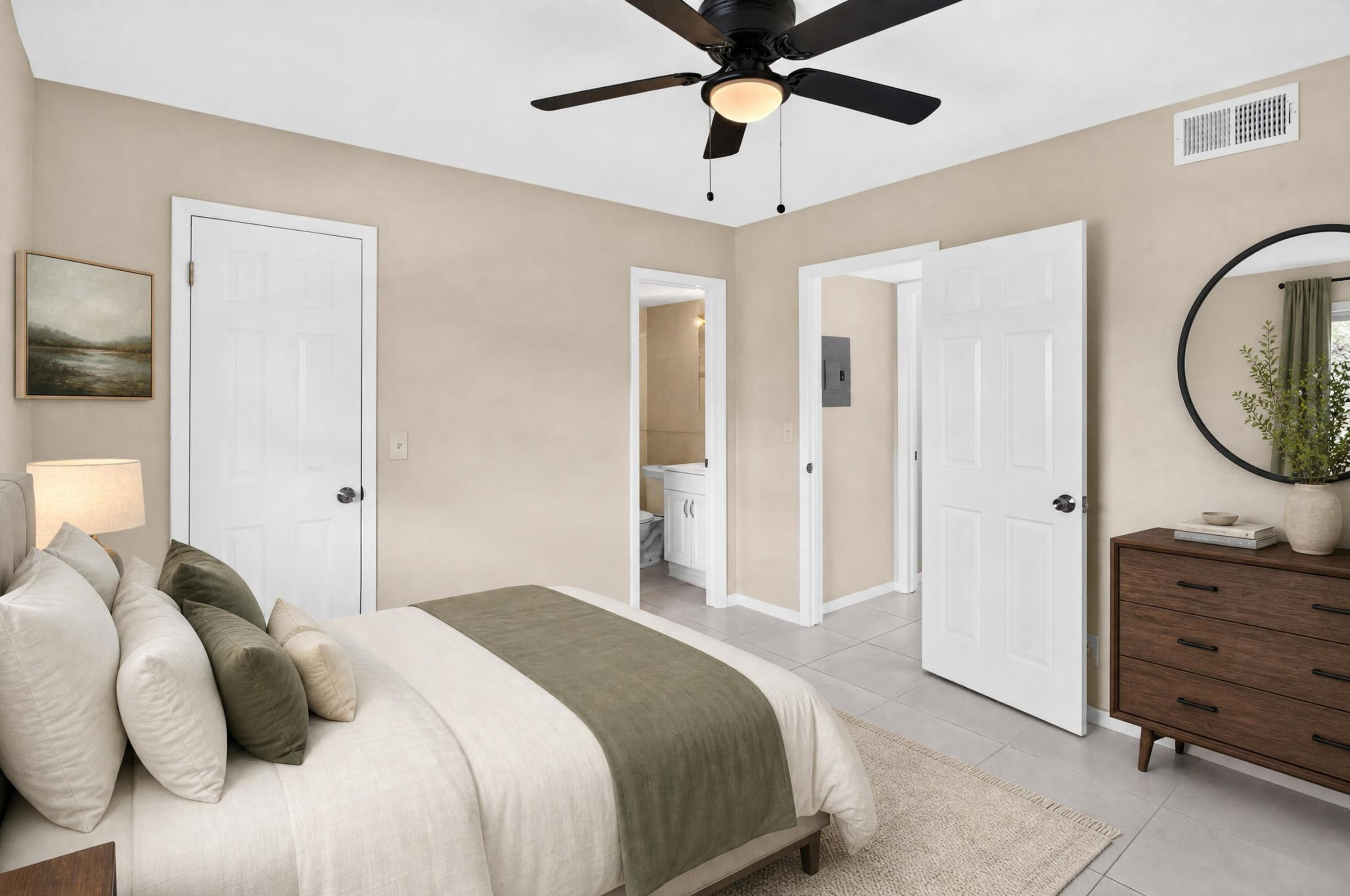 231 E Lantana #204, Lantana FL 33462